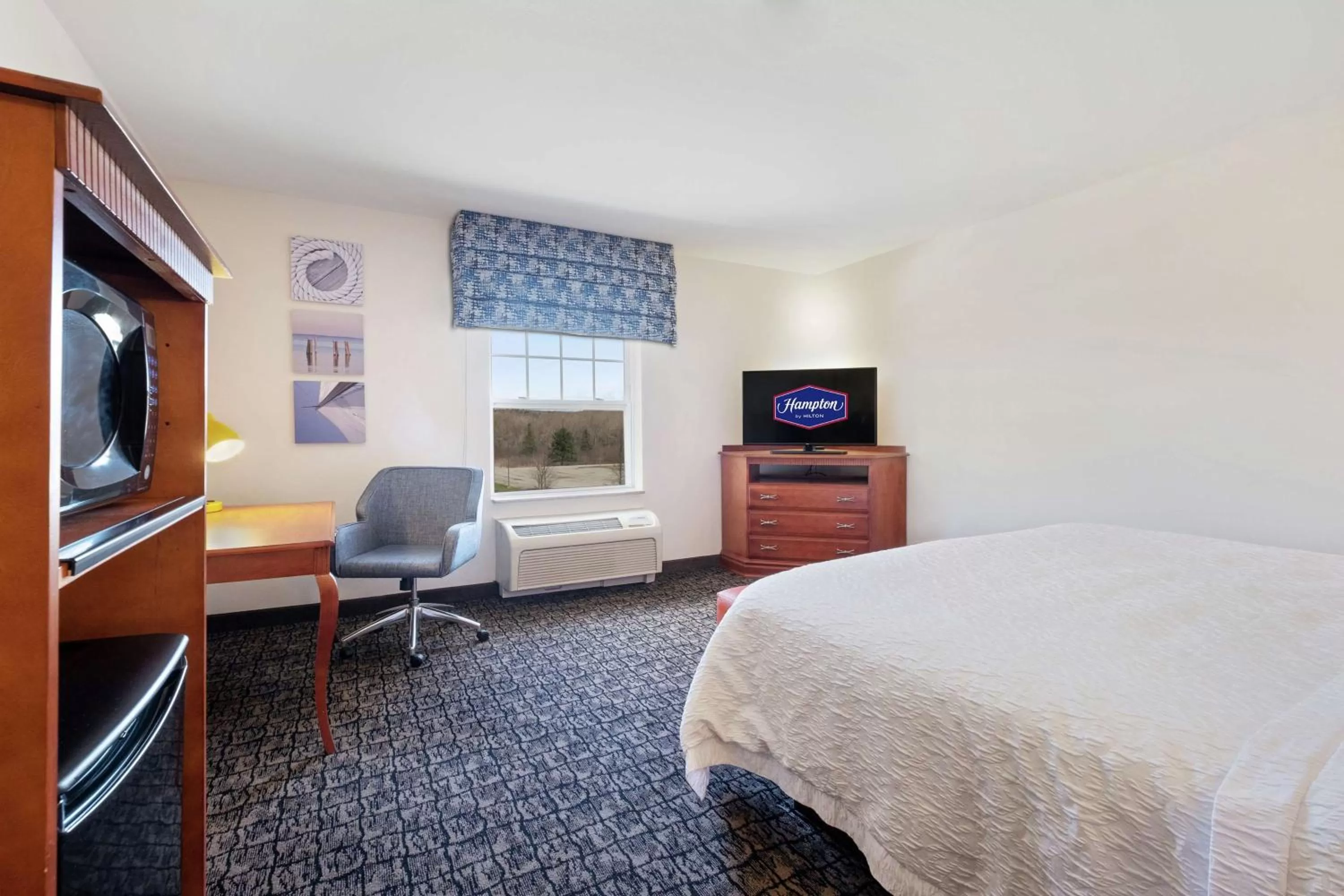 Bedroom, Bed in Hampton Inn & Suites Rockland