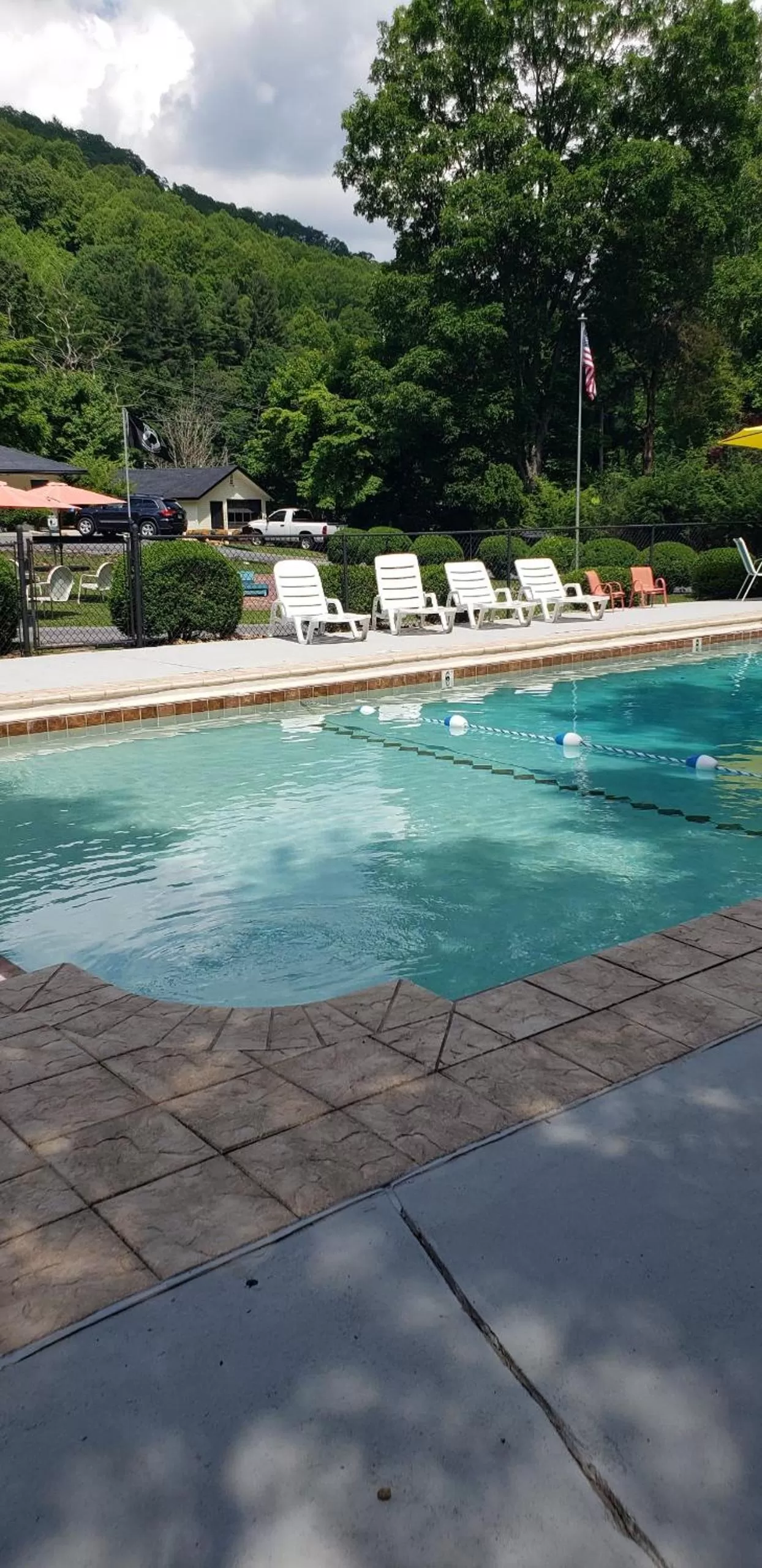 Swimming pool in Route 19 Inn