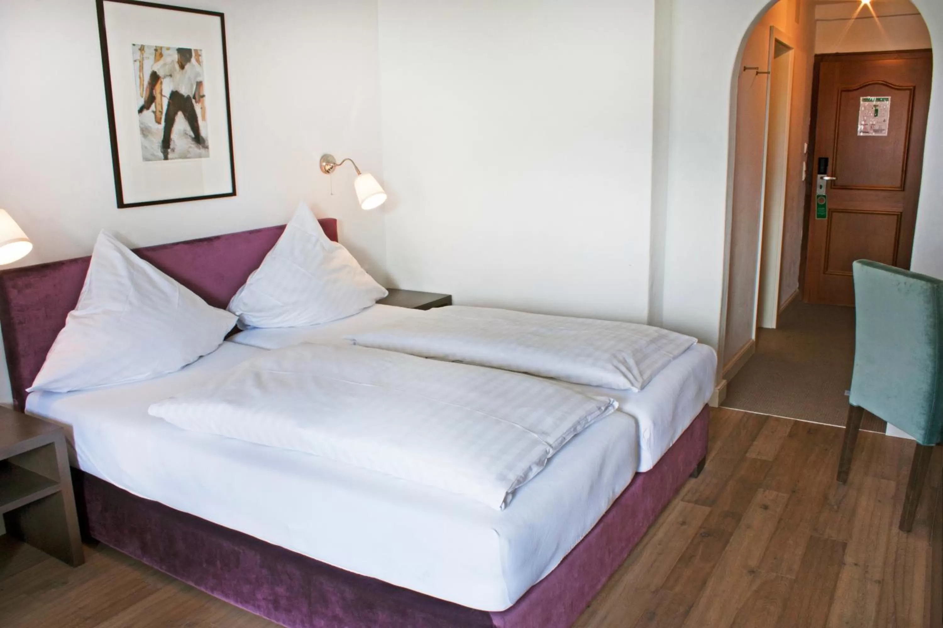 Photo of the whole room, Bed in Hotel Bayerischer Hof