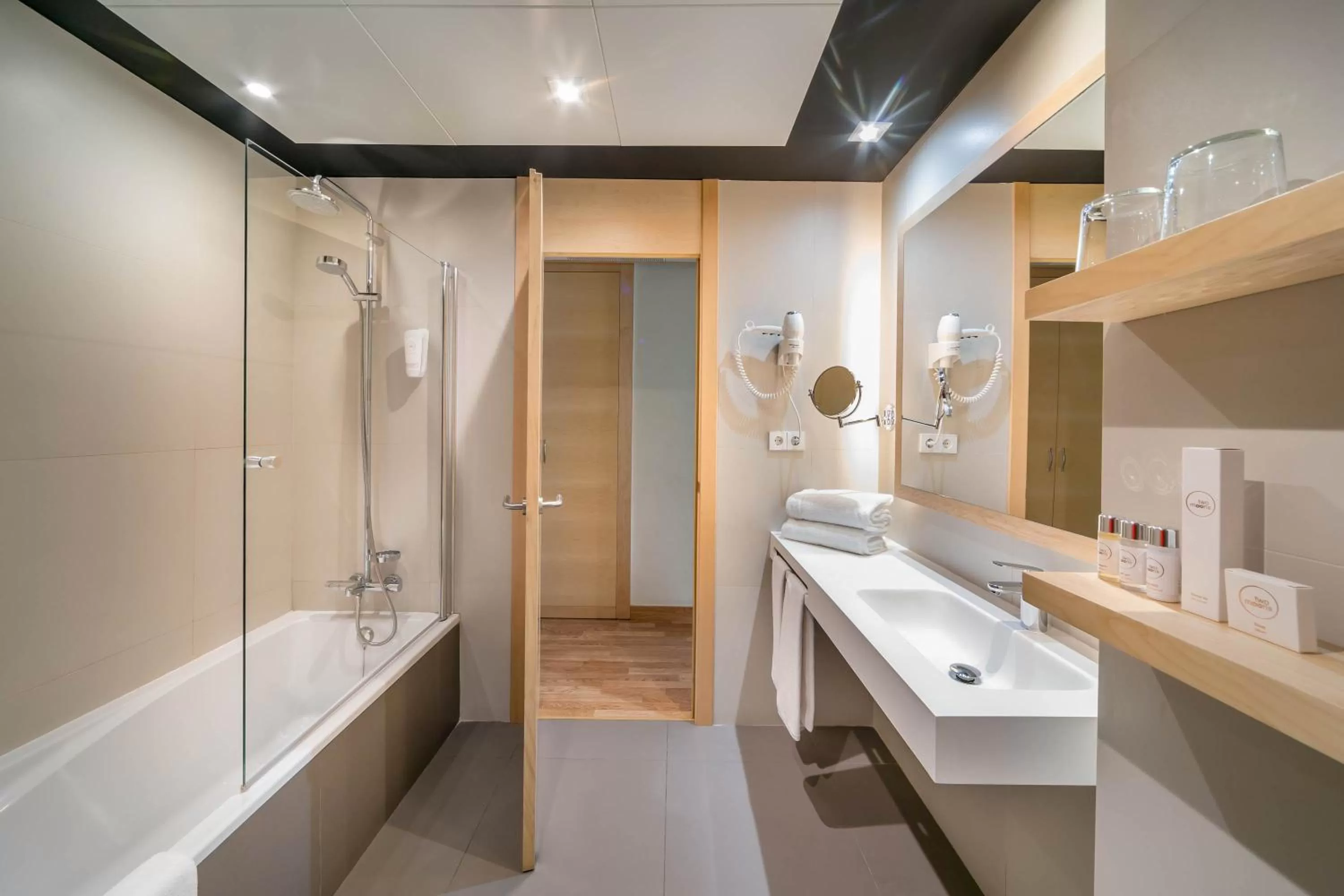 Bathroom in Barceló Murcia Siete Coronas