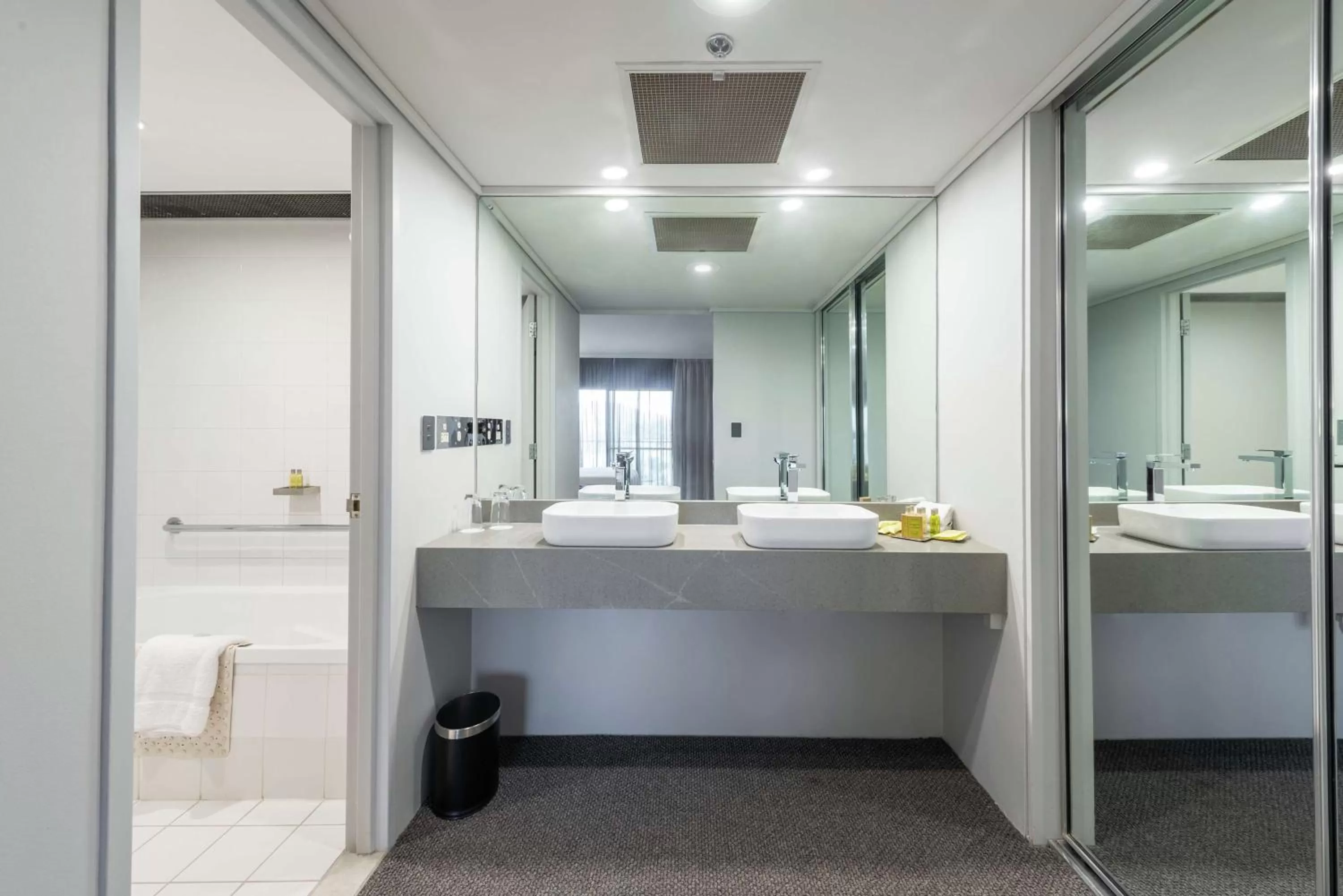 Bathroom in DoubleTree by Hilton Alice Springs