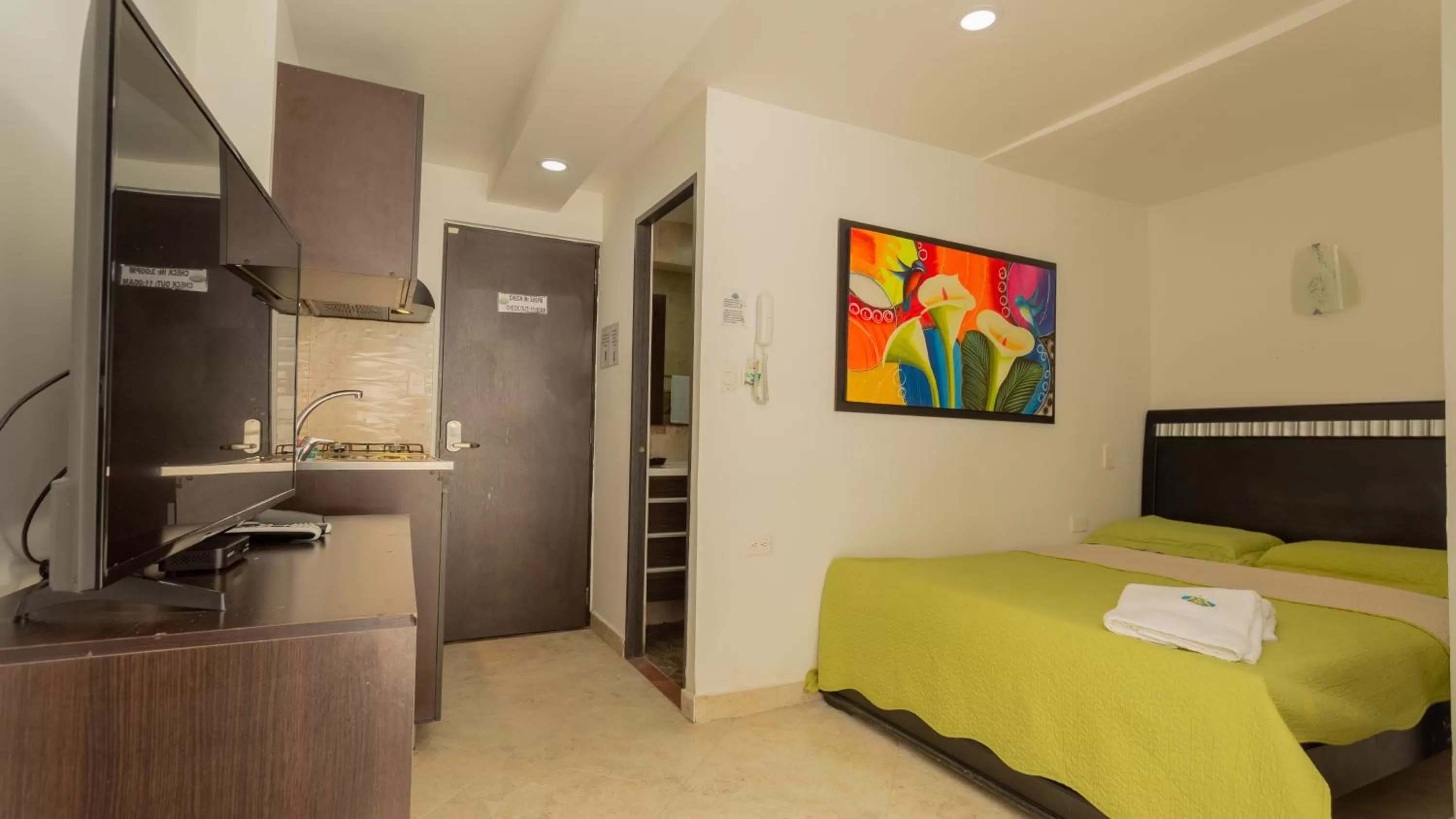 Photo of the whole room, Bed in Hollywood Beach Suite