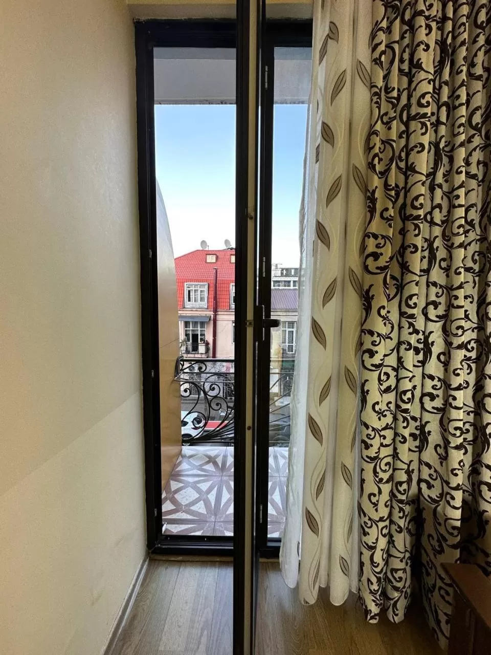 Photo of the whole room in Eiffel Hotel