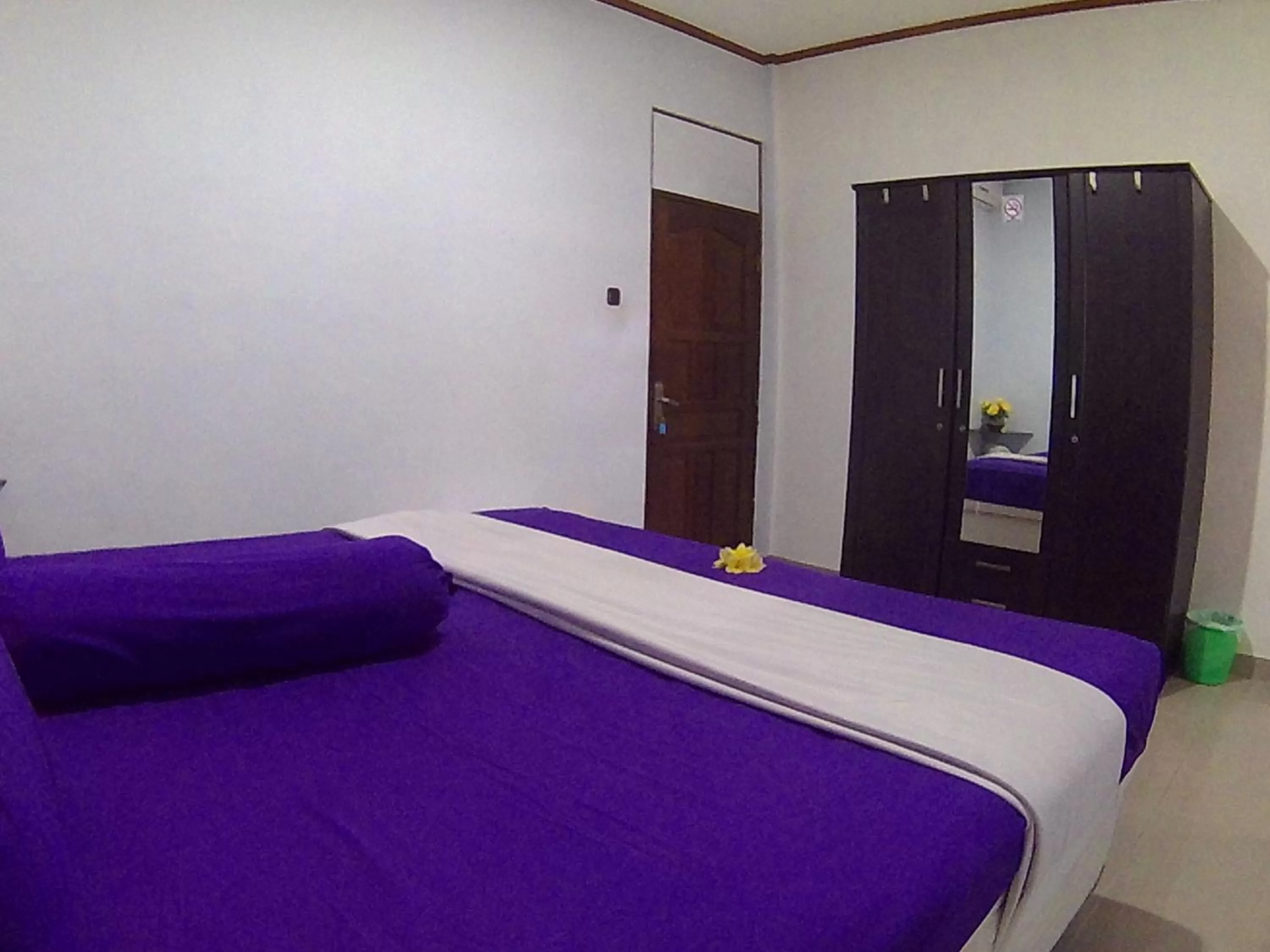 Photo of the whole room, Bed in 24/7 Bed & Breakfast