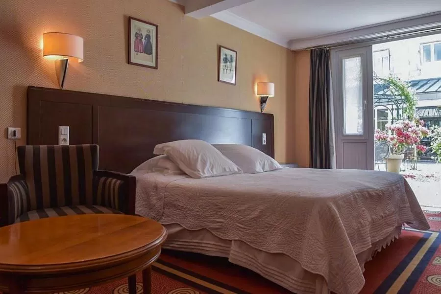 Photo of the whole room in Gradlon