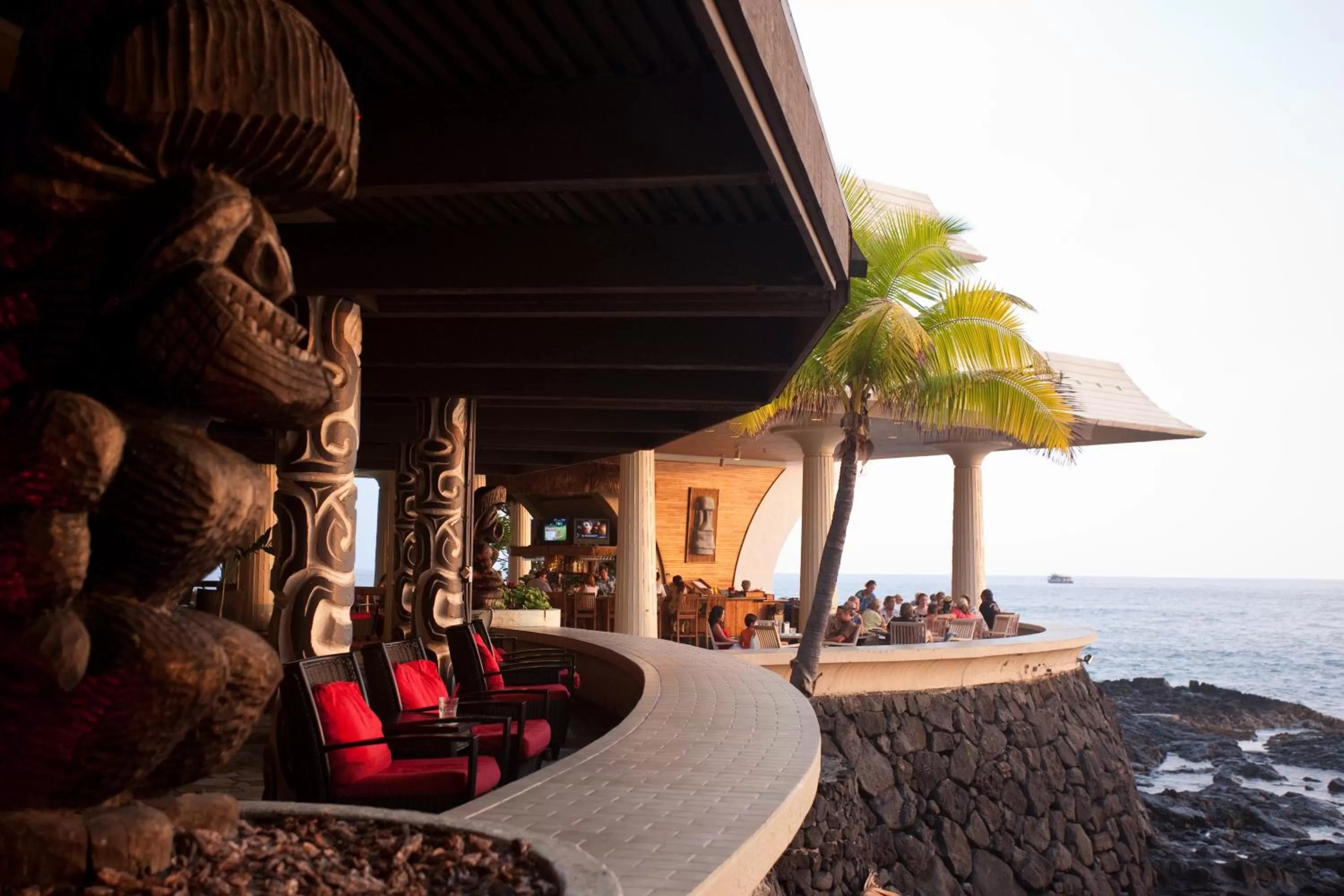 Lounge or bar in Royal Kona Resort