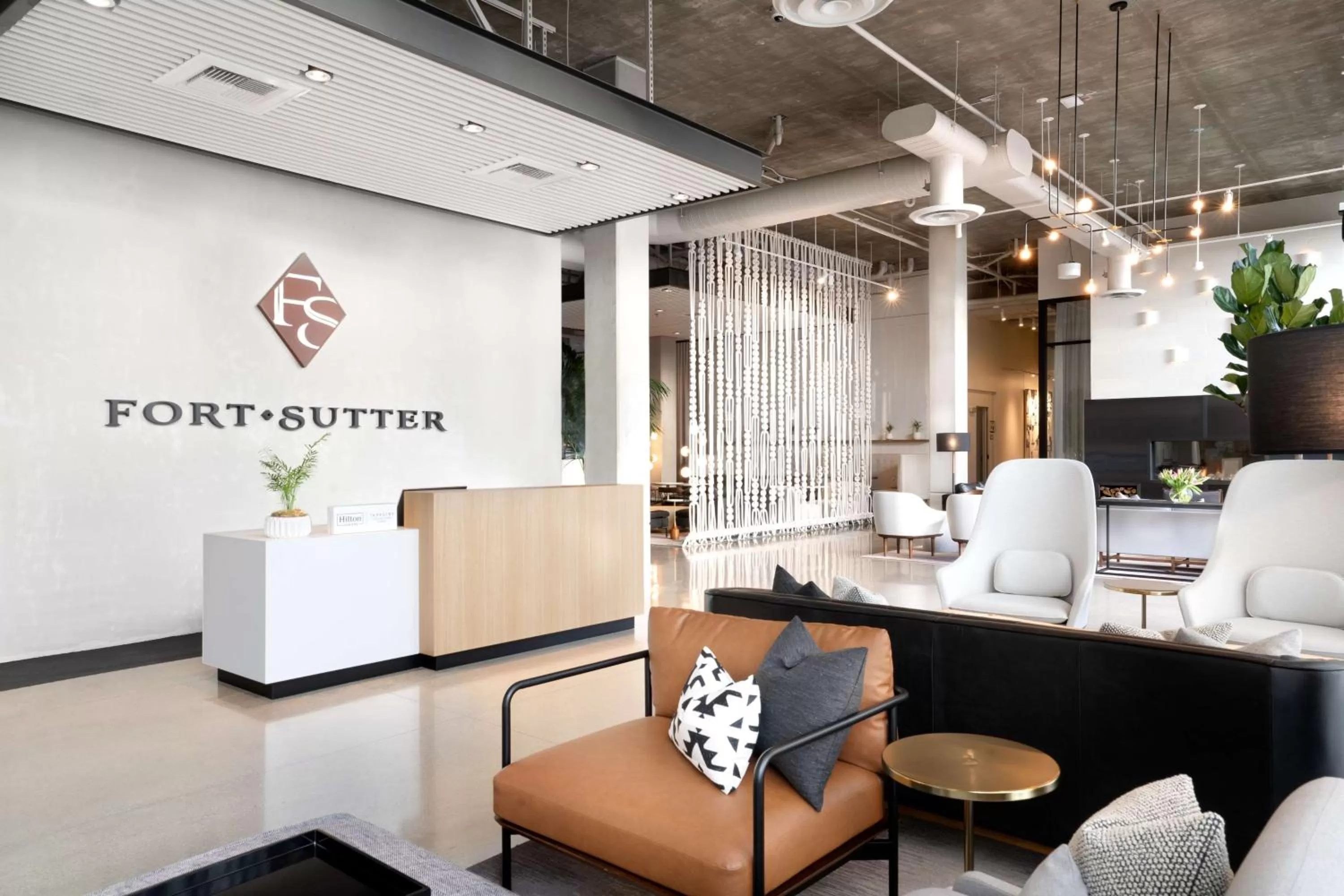 Lobby or reception in Tapestry By Hilton The Fort Sutter Hotel Sacramento, Ca