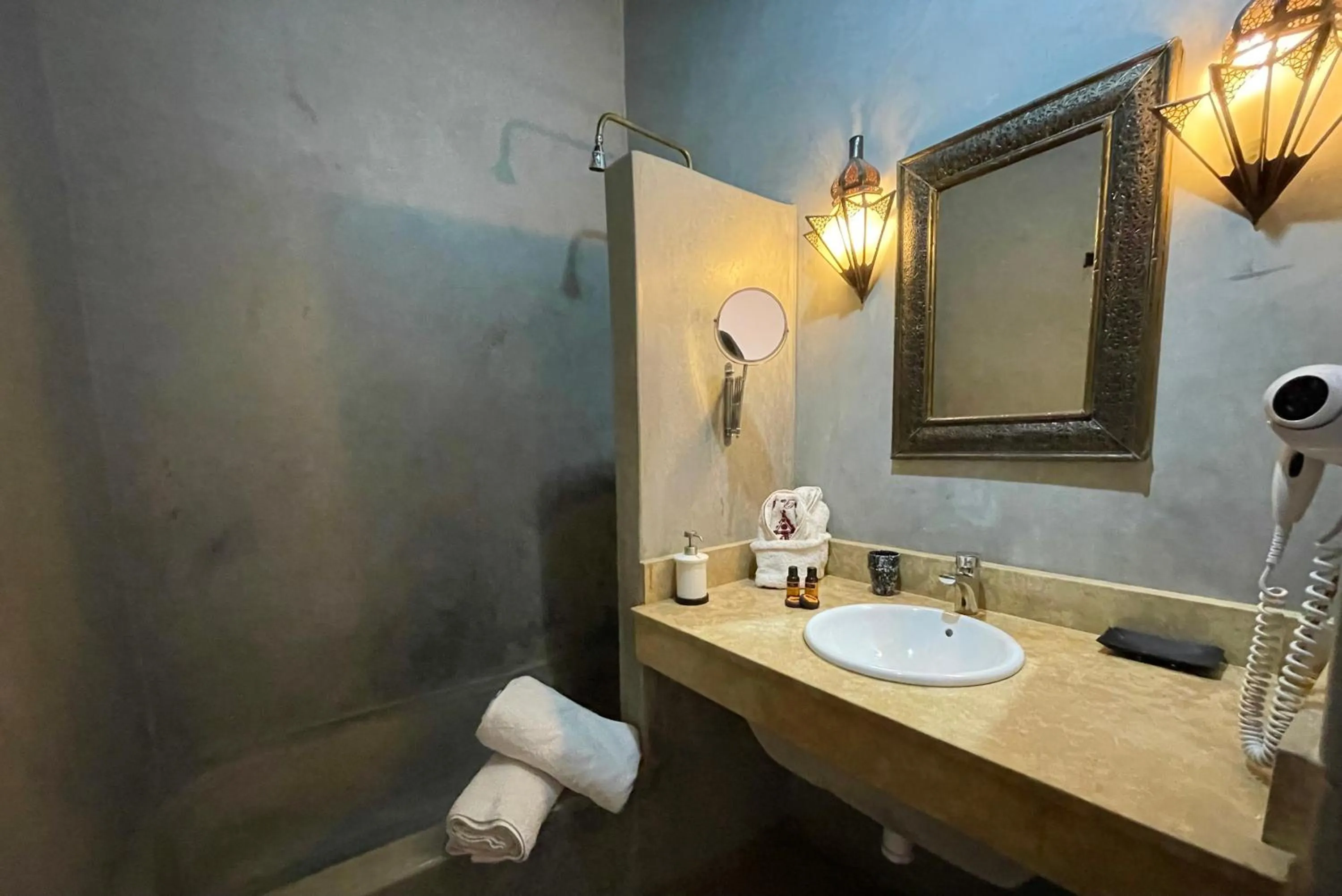 Bathroom in Riad Dar Foundouk and Spa