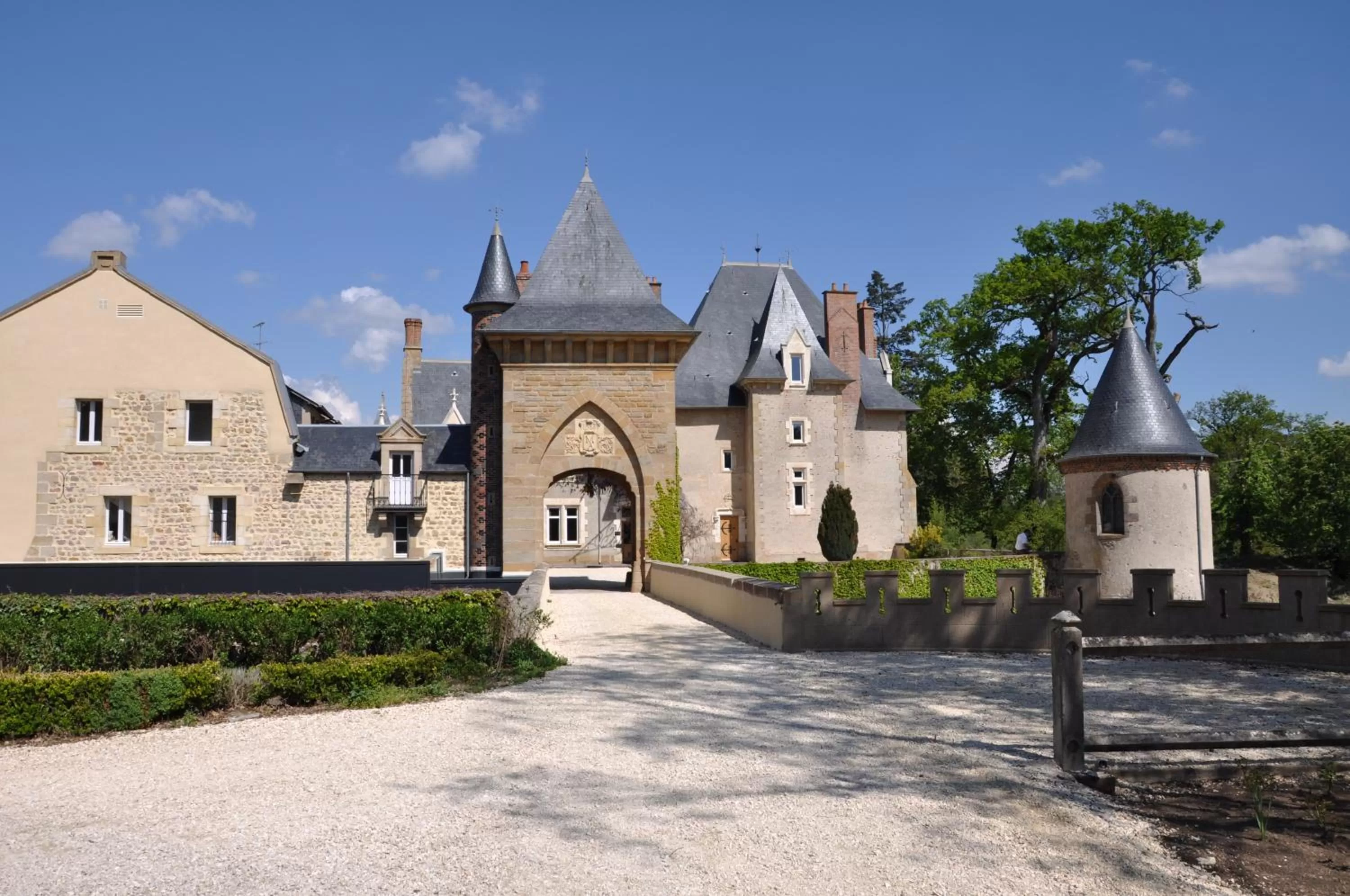 Property building in Château Origny - Moulins