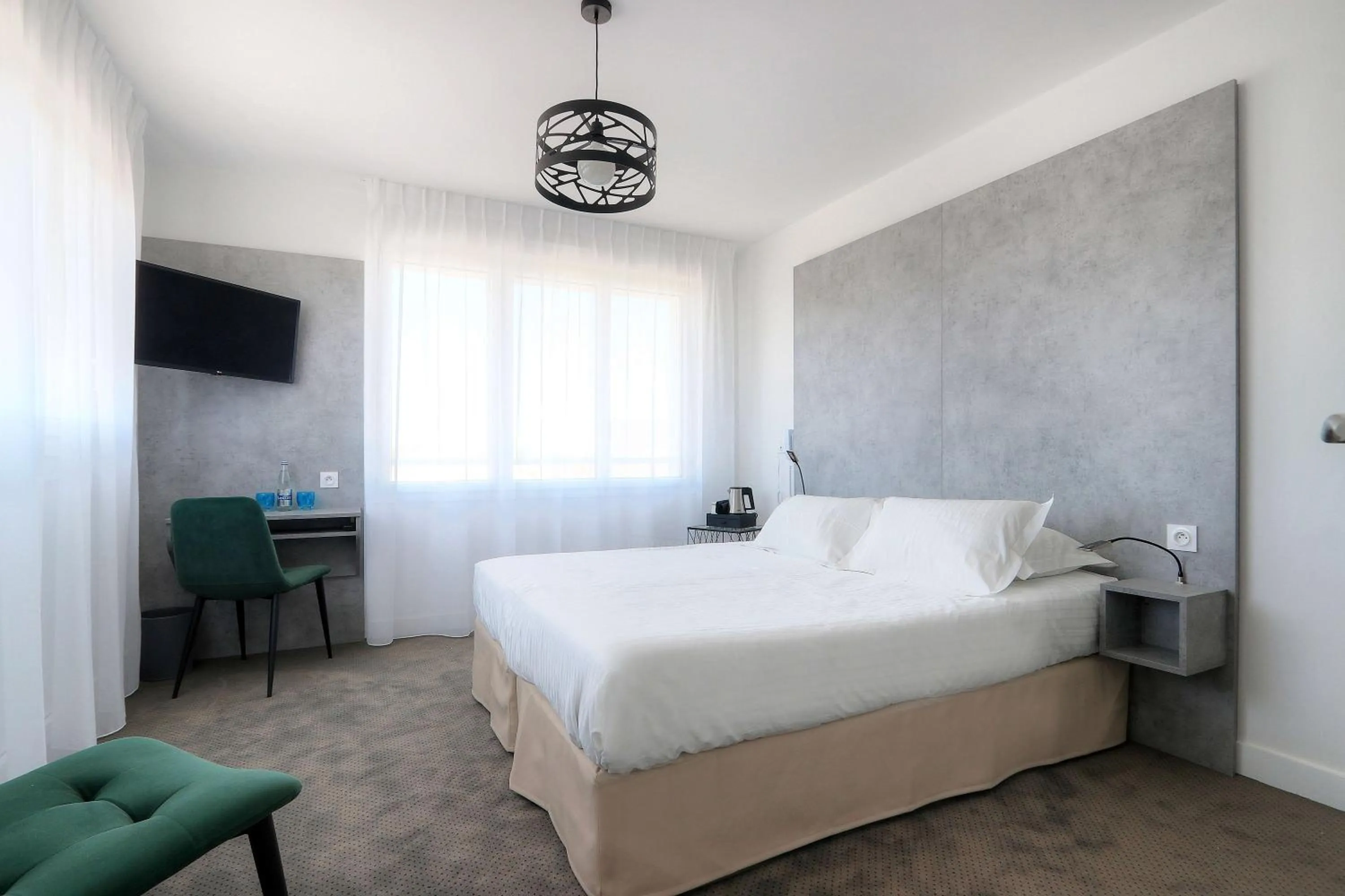 Photo of the whole room, Bed in Best Western Hôtel Le Bellevue Quiberon