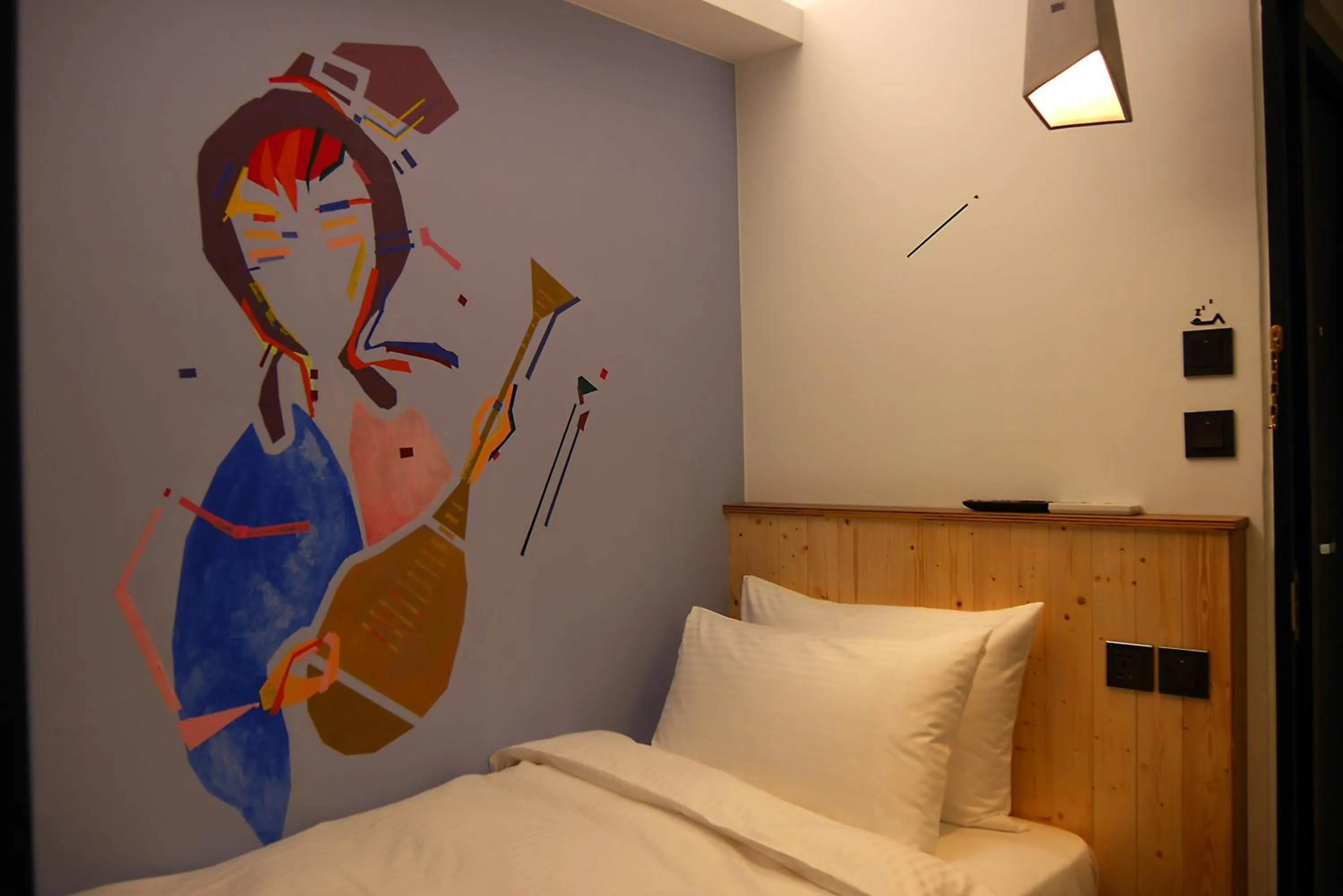 Bed in Just Inn Xin Yi 正旅館 信義