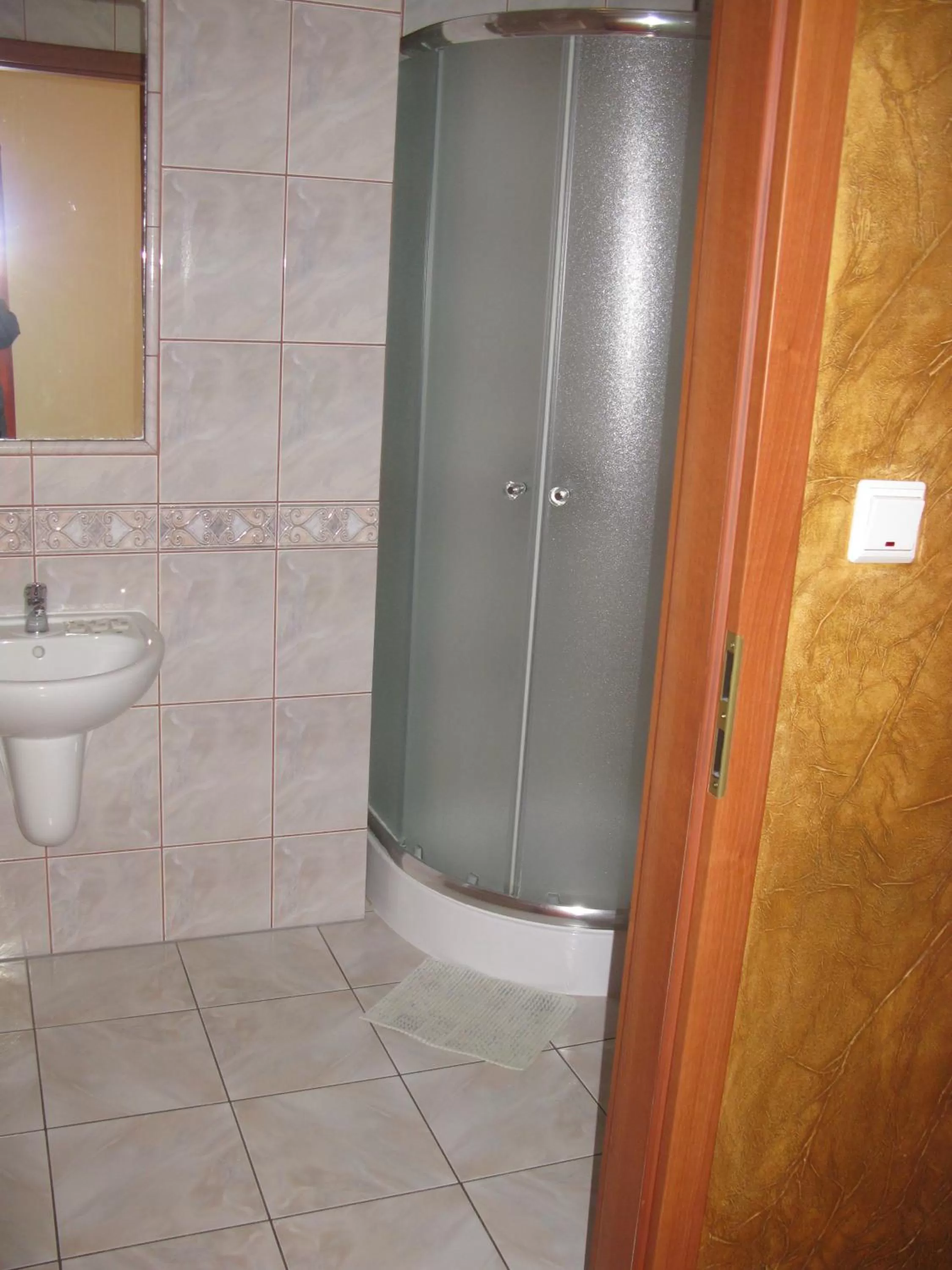 Shower, Bathroom in Motel Górno