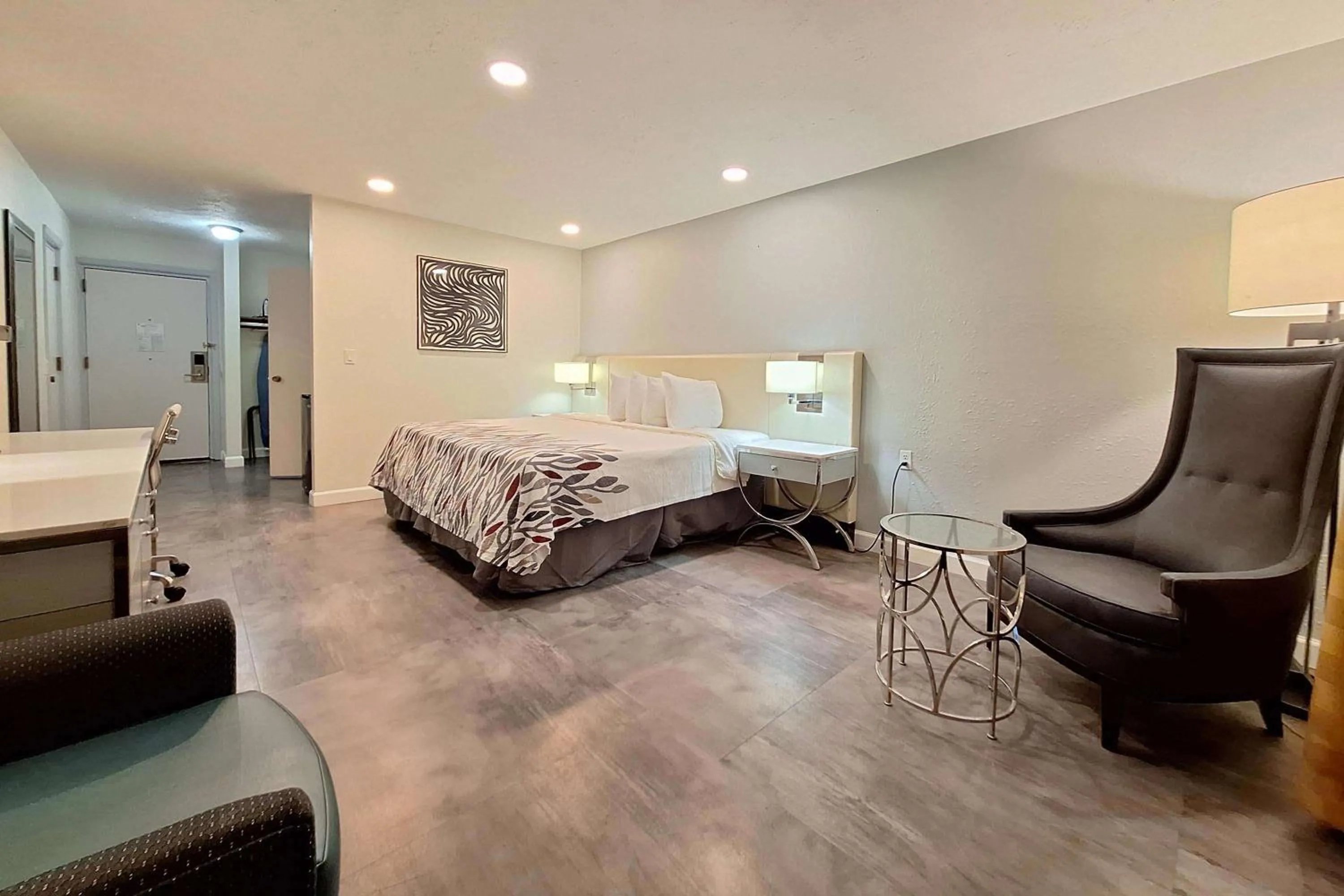 TV and multimedia, Bed in Travelodge by Wyndham Indianapolis Speedway