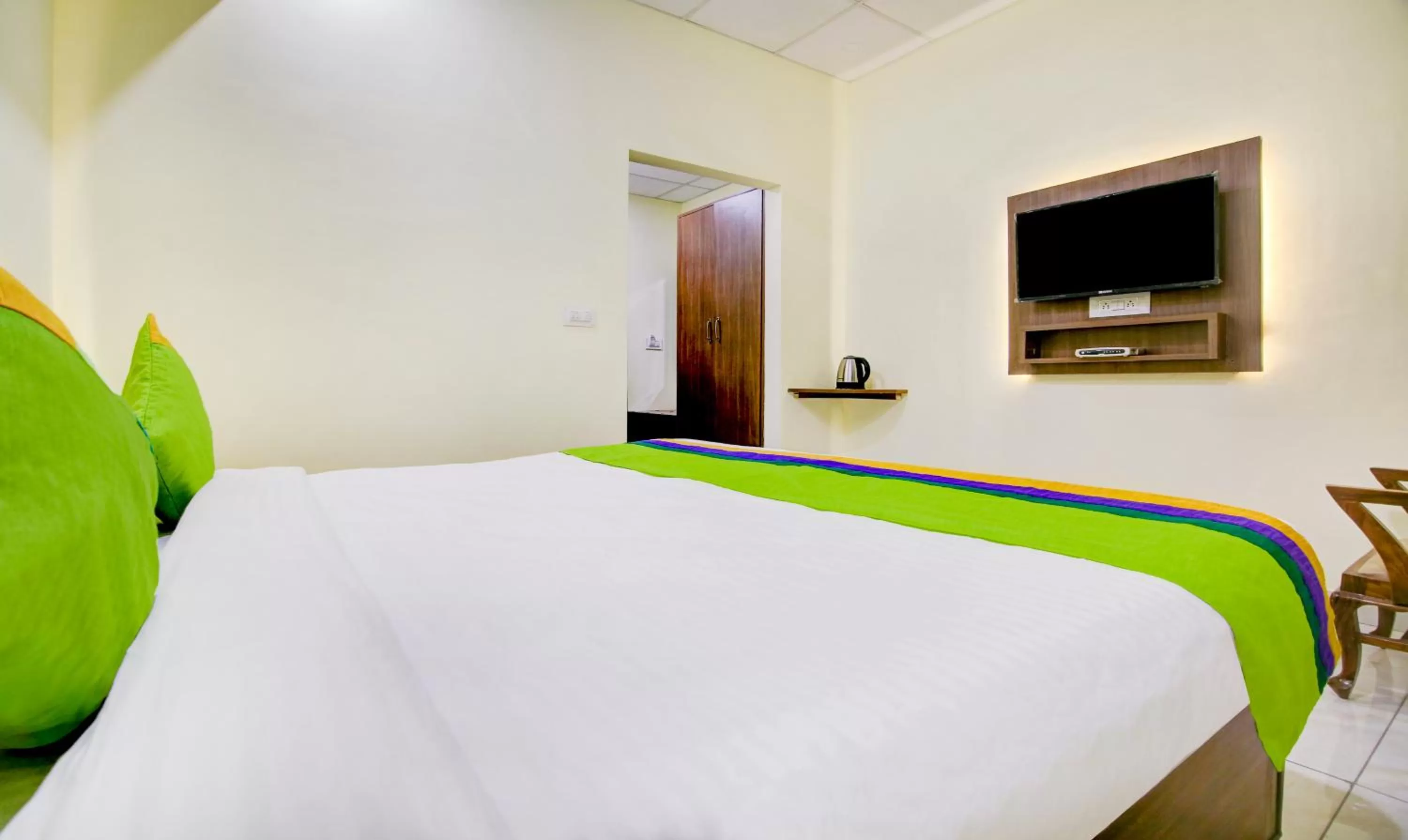 TV and multimedia, Bed in Itsy by Treebo - Oasis Inn