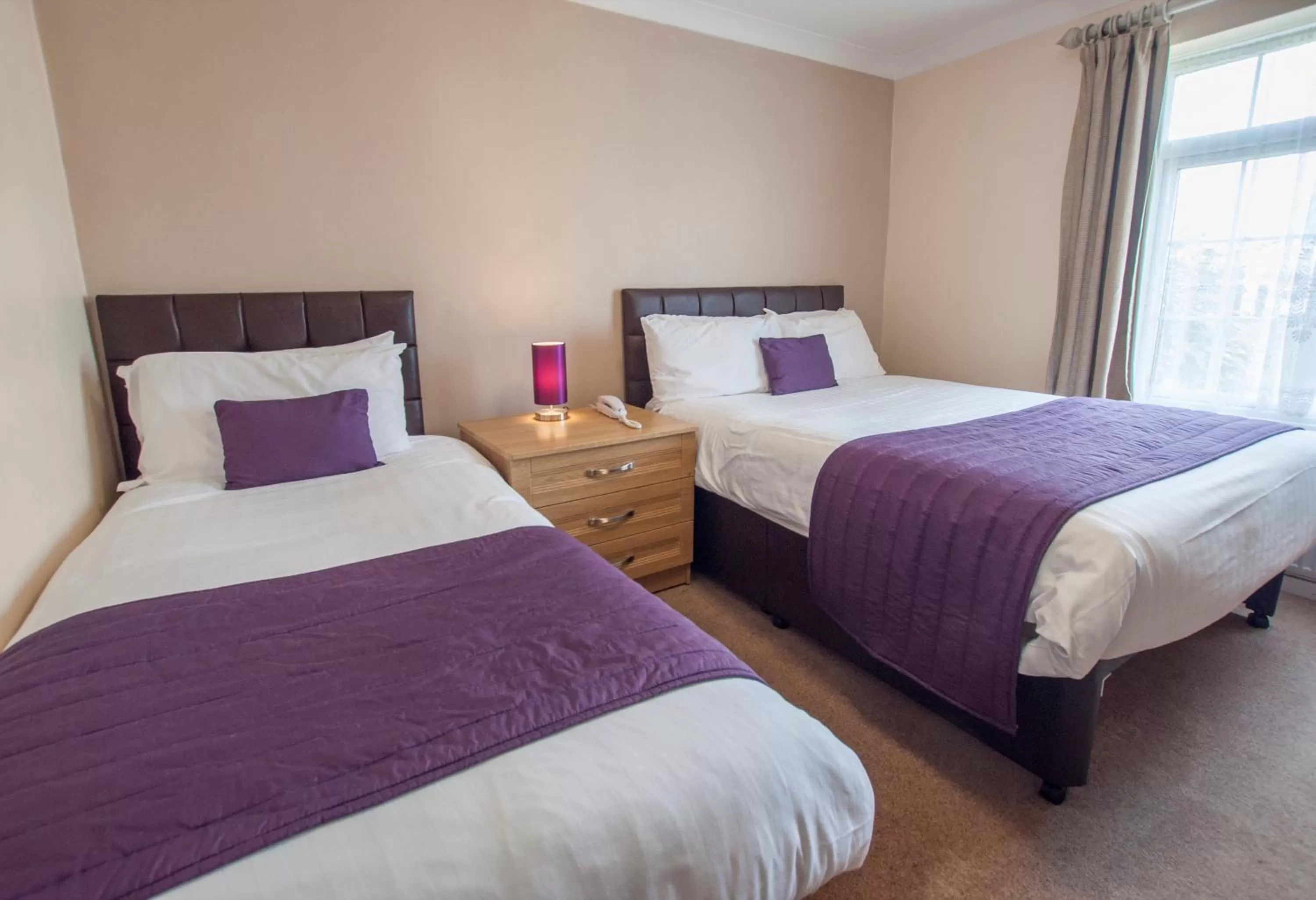 Bedroom, Bed in Exeter Court Hotel