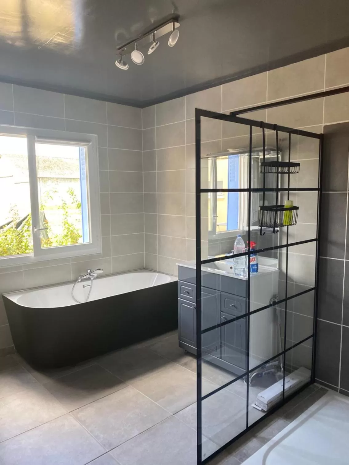 Bathroom, Bed in Avenue de la Gare