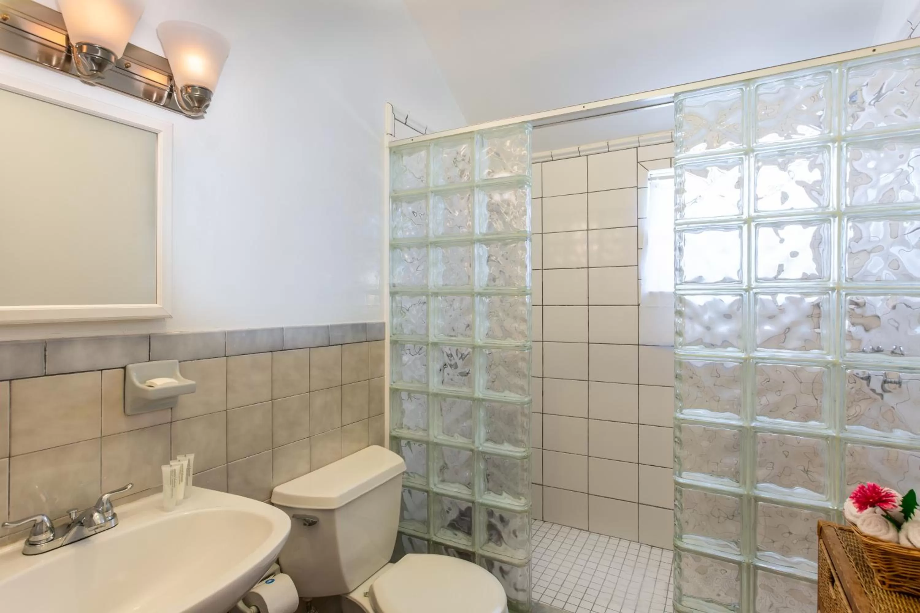 Shower in The Cabana Inn Key West - Adult Exclusive