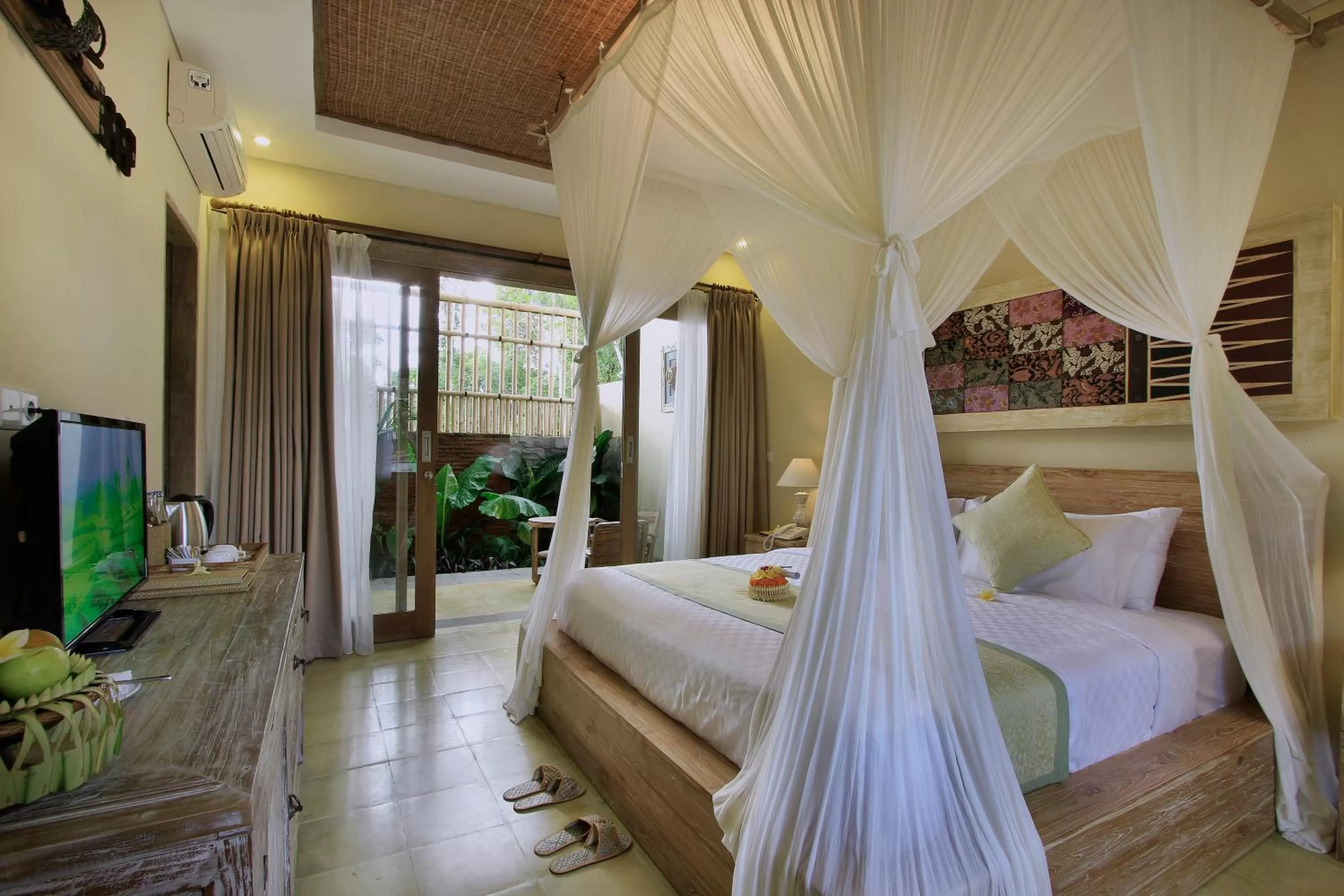 Bed in The Alena Resort a Pramana Experience