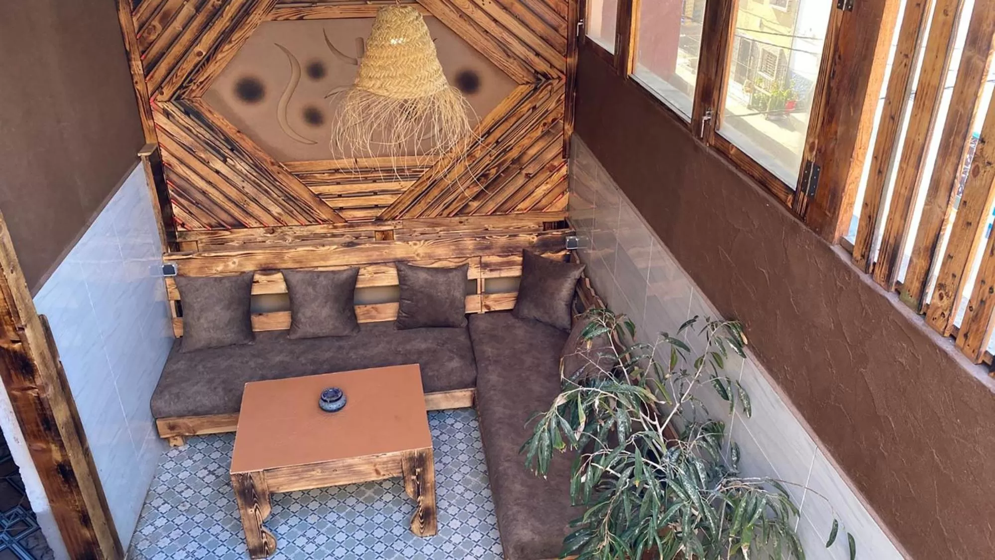 Seating area in Anza surfhouse