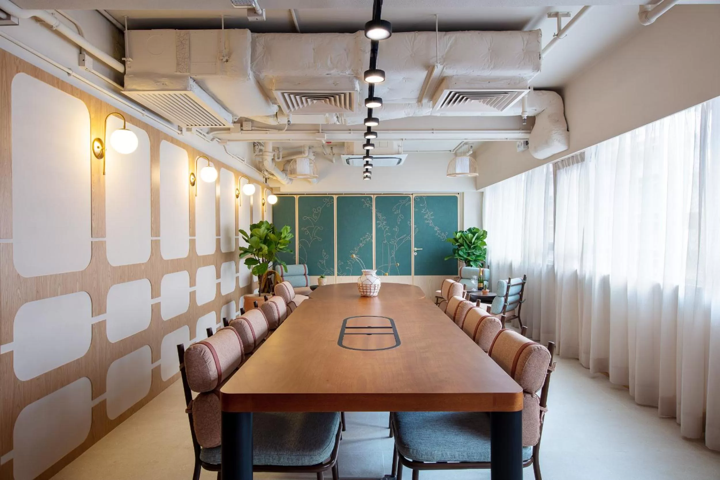 Business facilities in the Figo