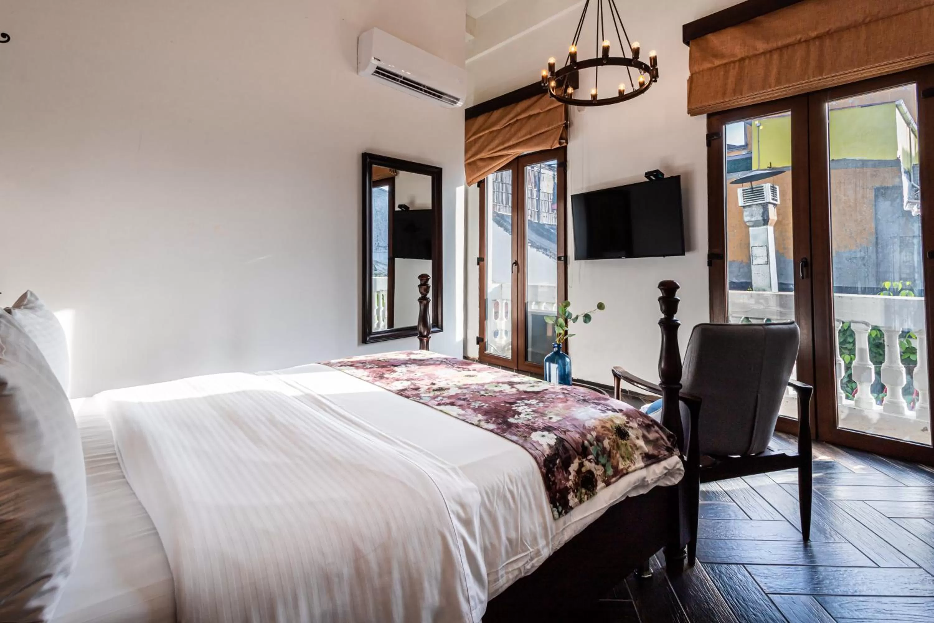 TV and multimedia, Bed in Soy Local Insignia