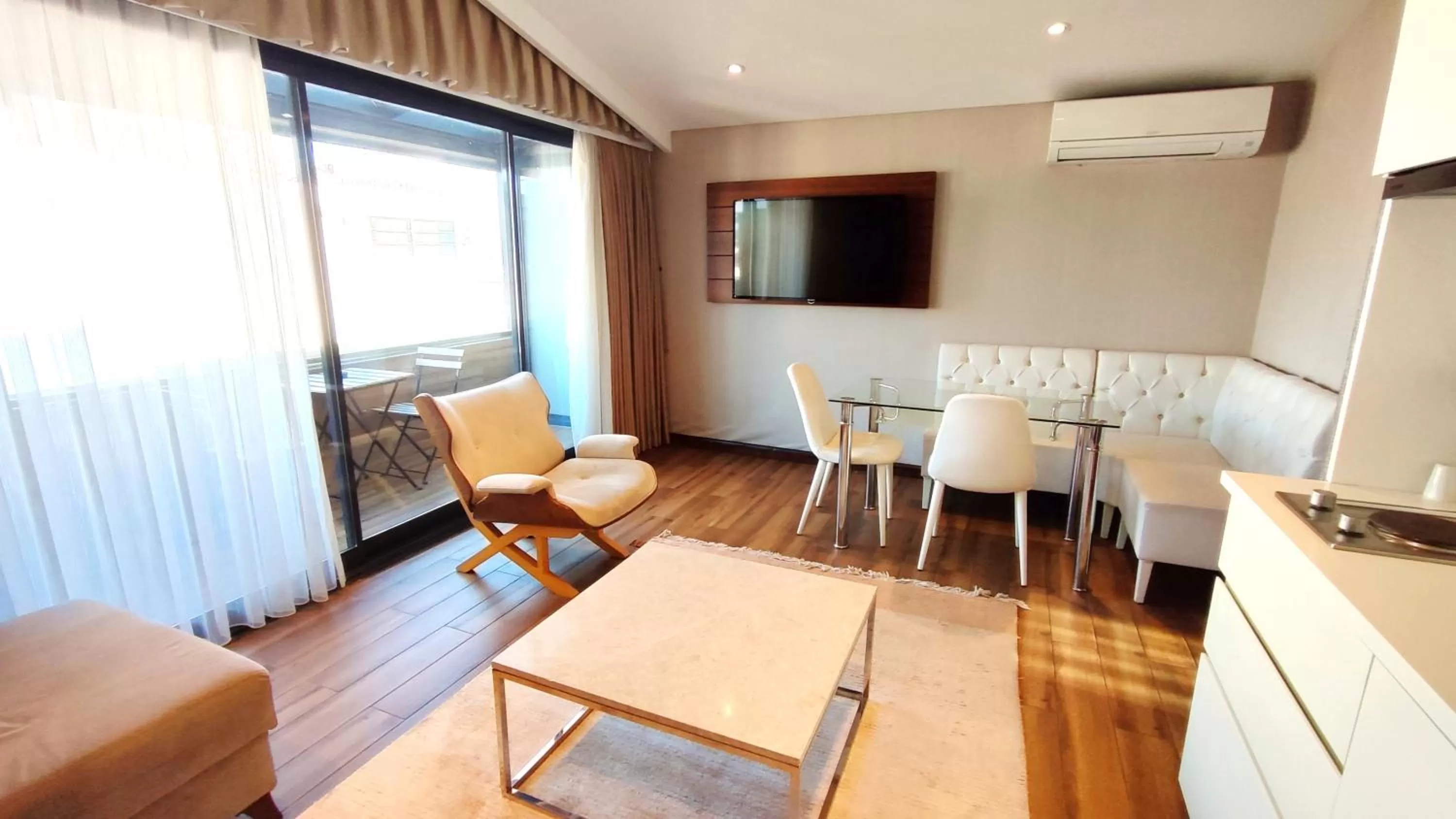 TV and multimedia in Old Port Hotel