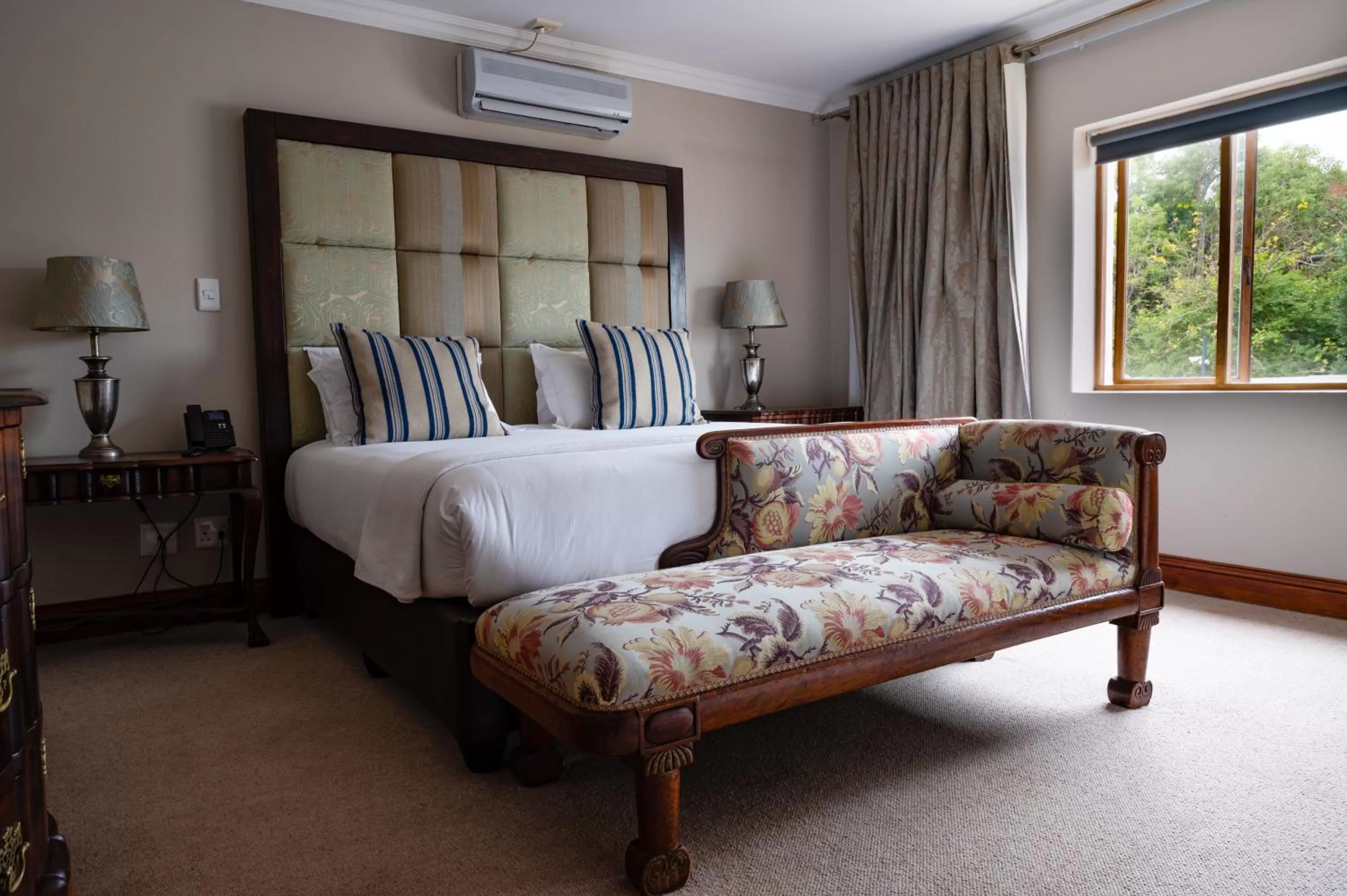 Bed in Issaquena Heights Boutique Hotel