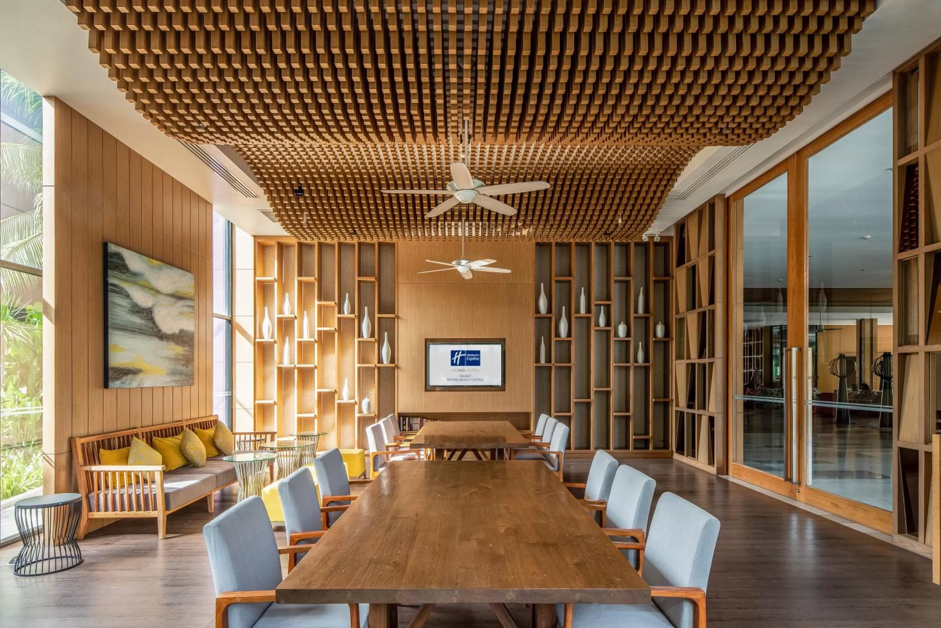 Meeting/conference room in Holiday Inn Express Phuket Patong Beach Central by IHG