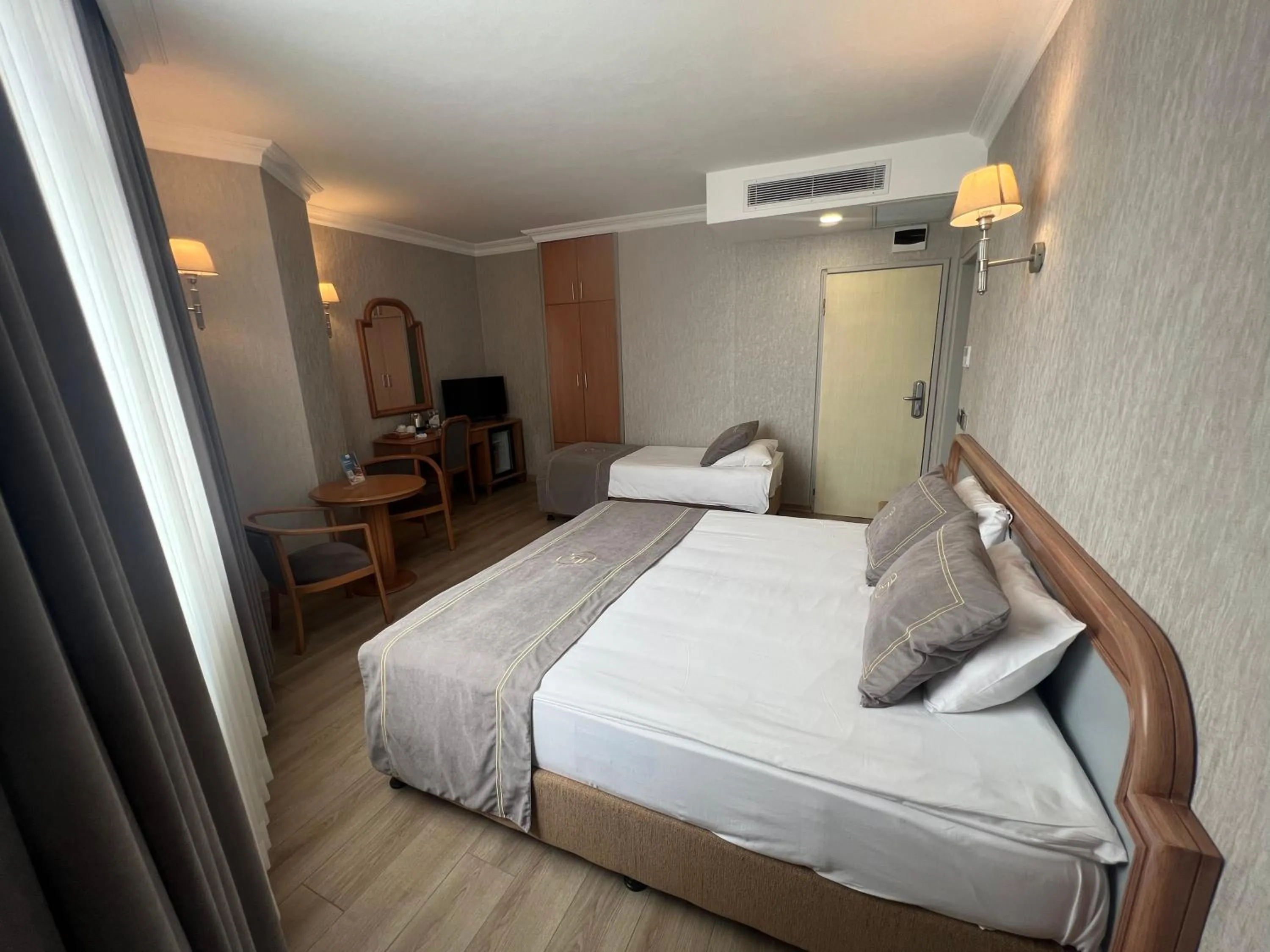 Photo of the whole room, Bed in Fuar Hotel