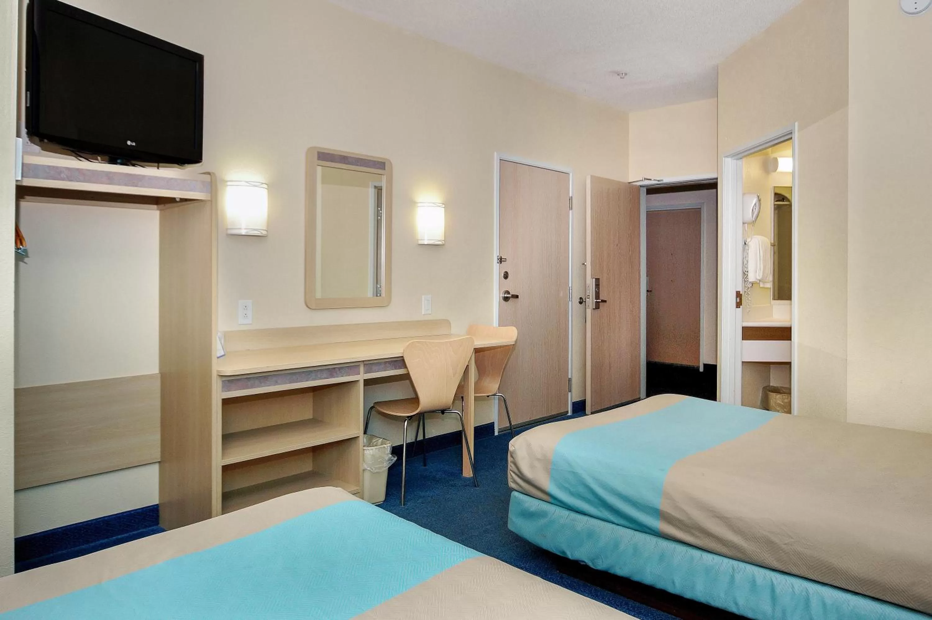 Bedroom, Bed in Motel 6-Peterborough, ON