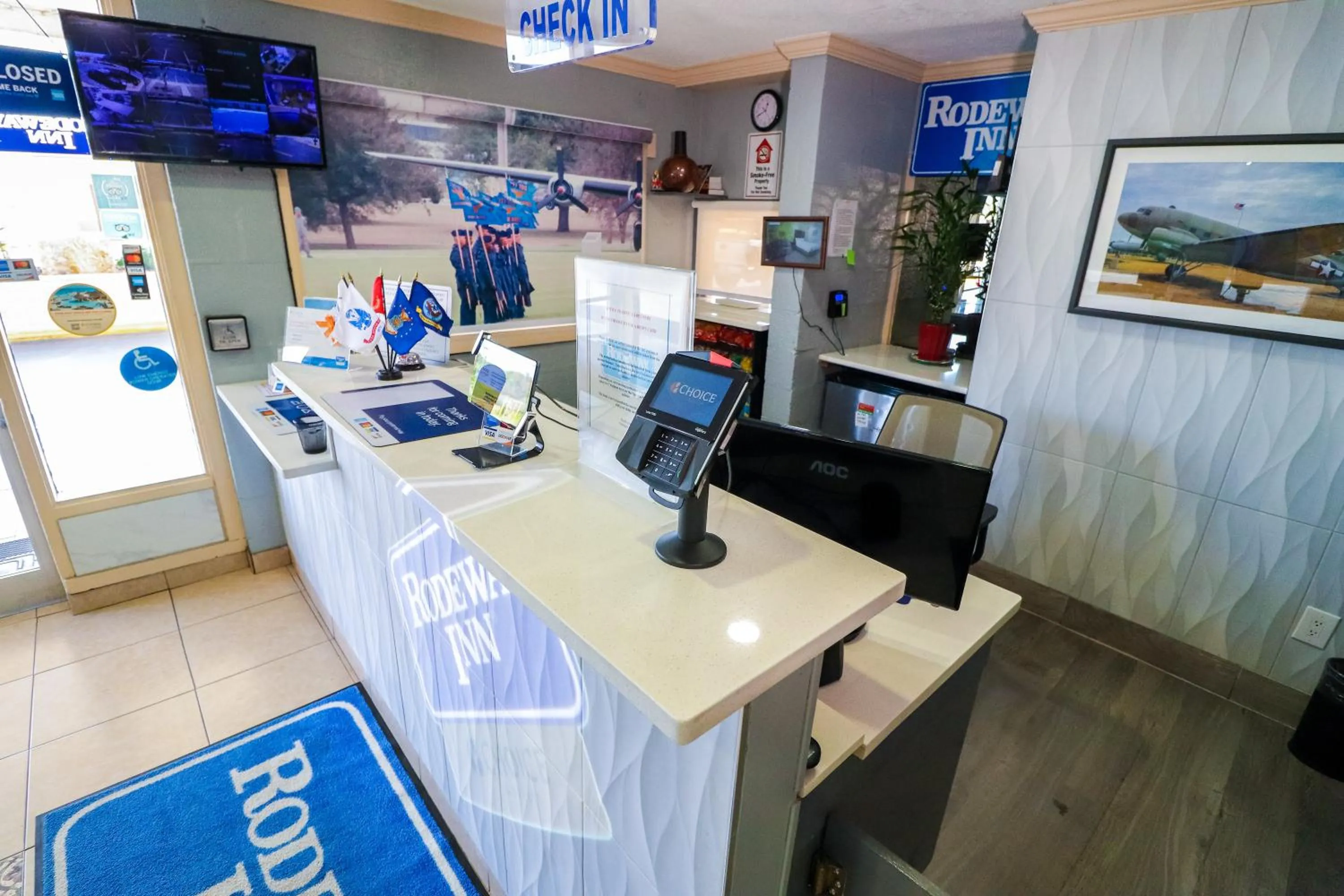 Property building in Rodeway Inn San Antonio Lackland AFB - SeaWorld