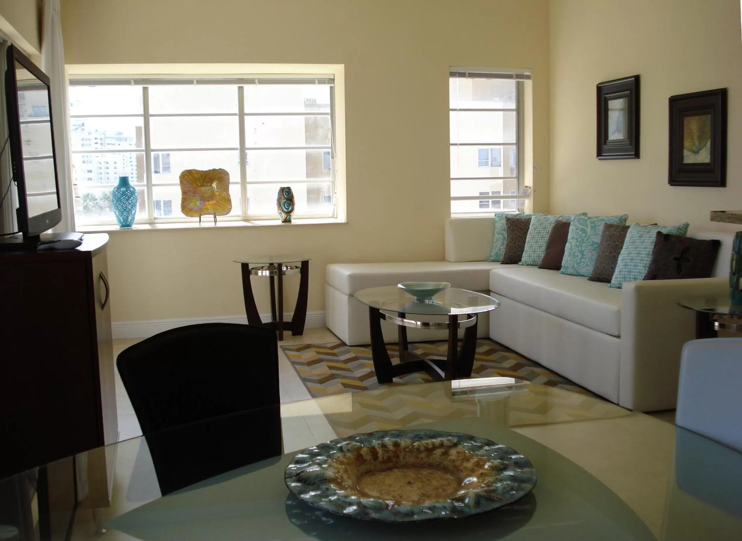 Living room in Westover Arms Hotel