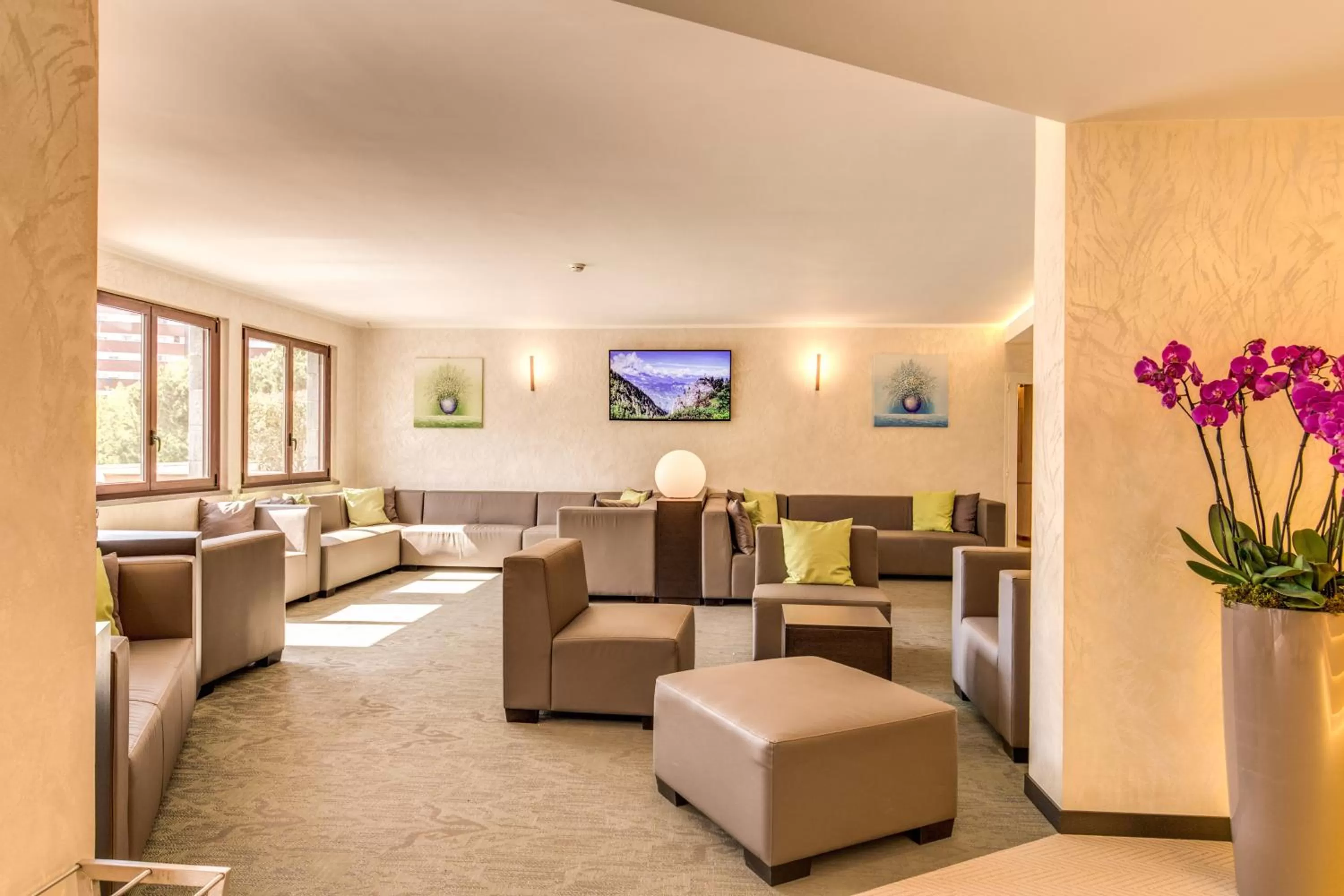 Communal lounge/ TV room in Warmthotel