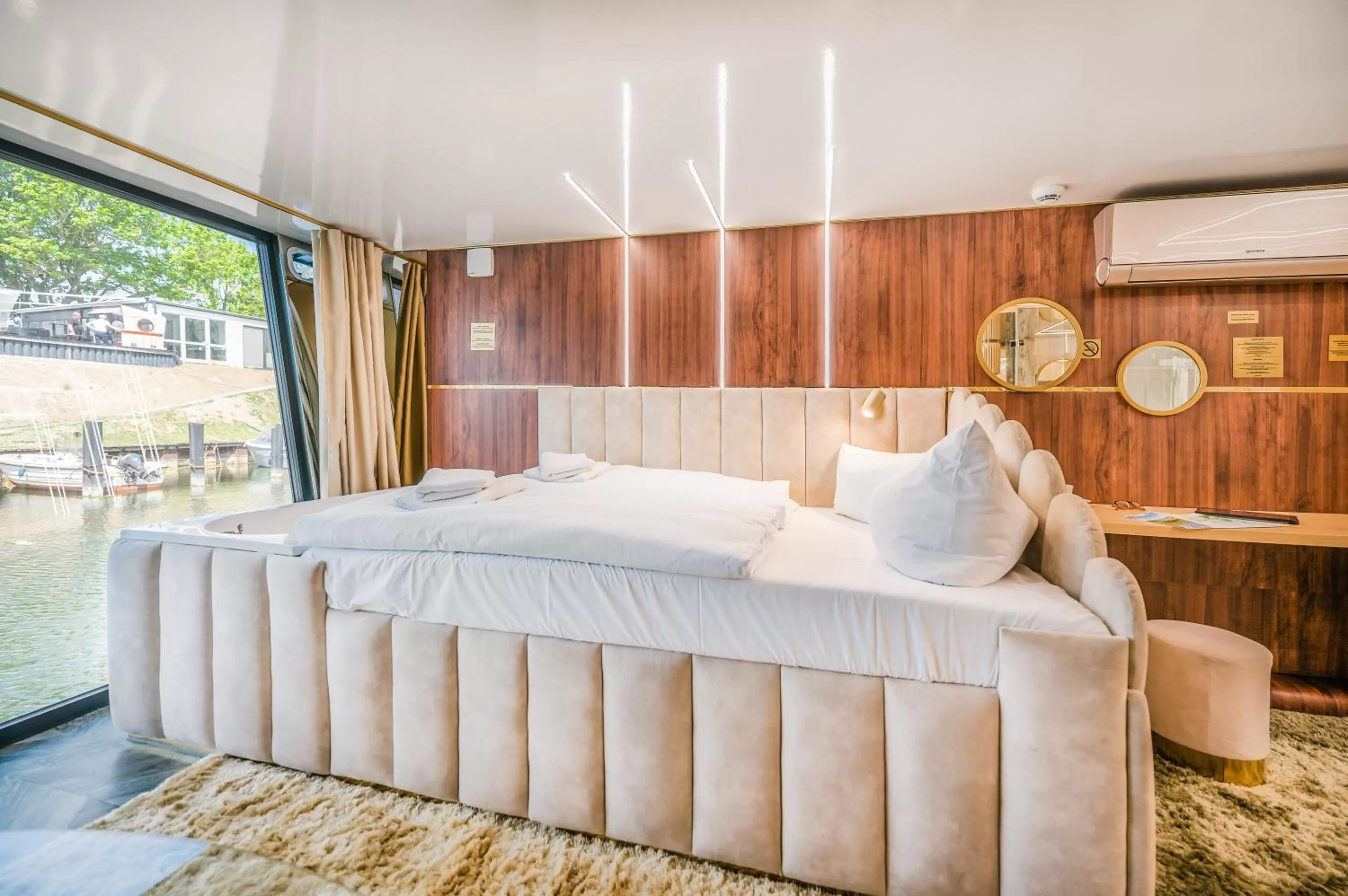 Bed in Marina Martinshafen