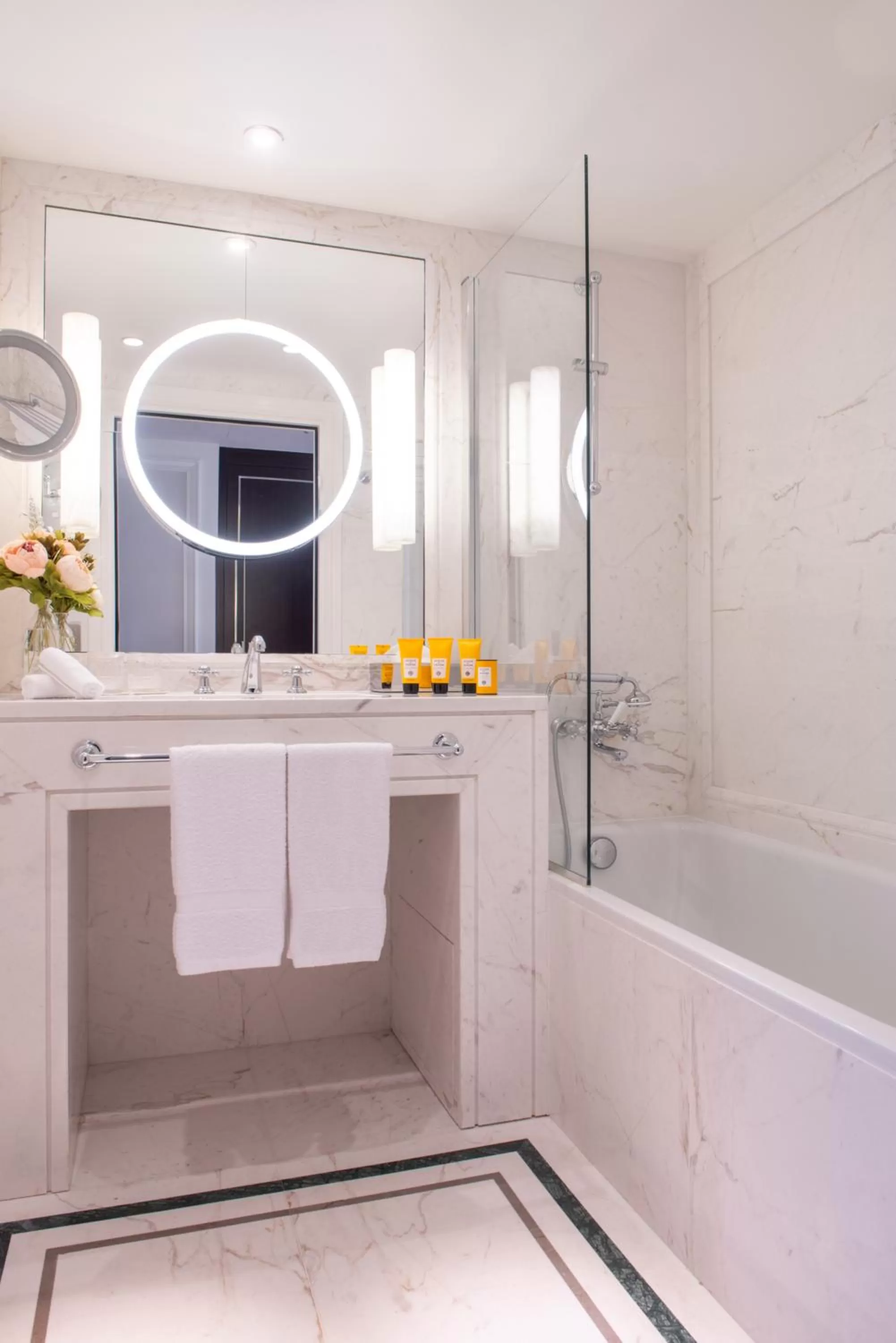 Prestige Room with Eiffel View in Hotel du Collectionneur