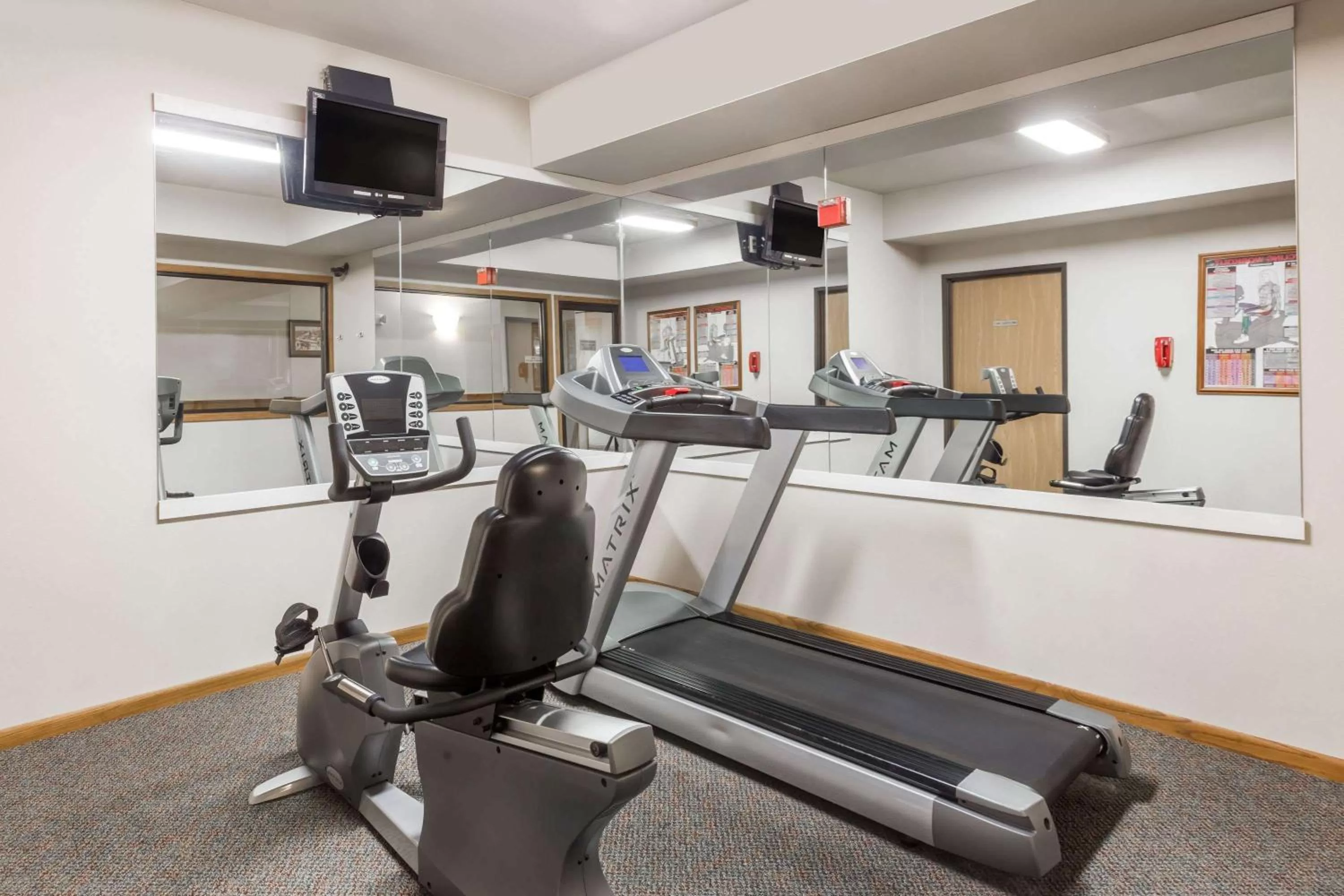 Fitness centre/facilities in Super 8 by Wyndham Monroe WI