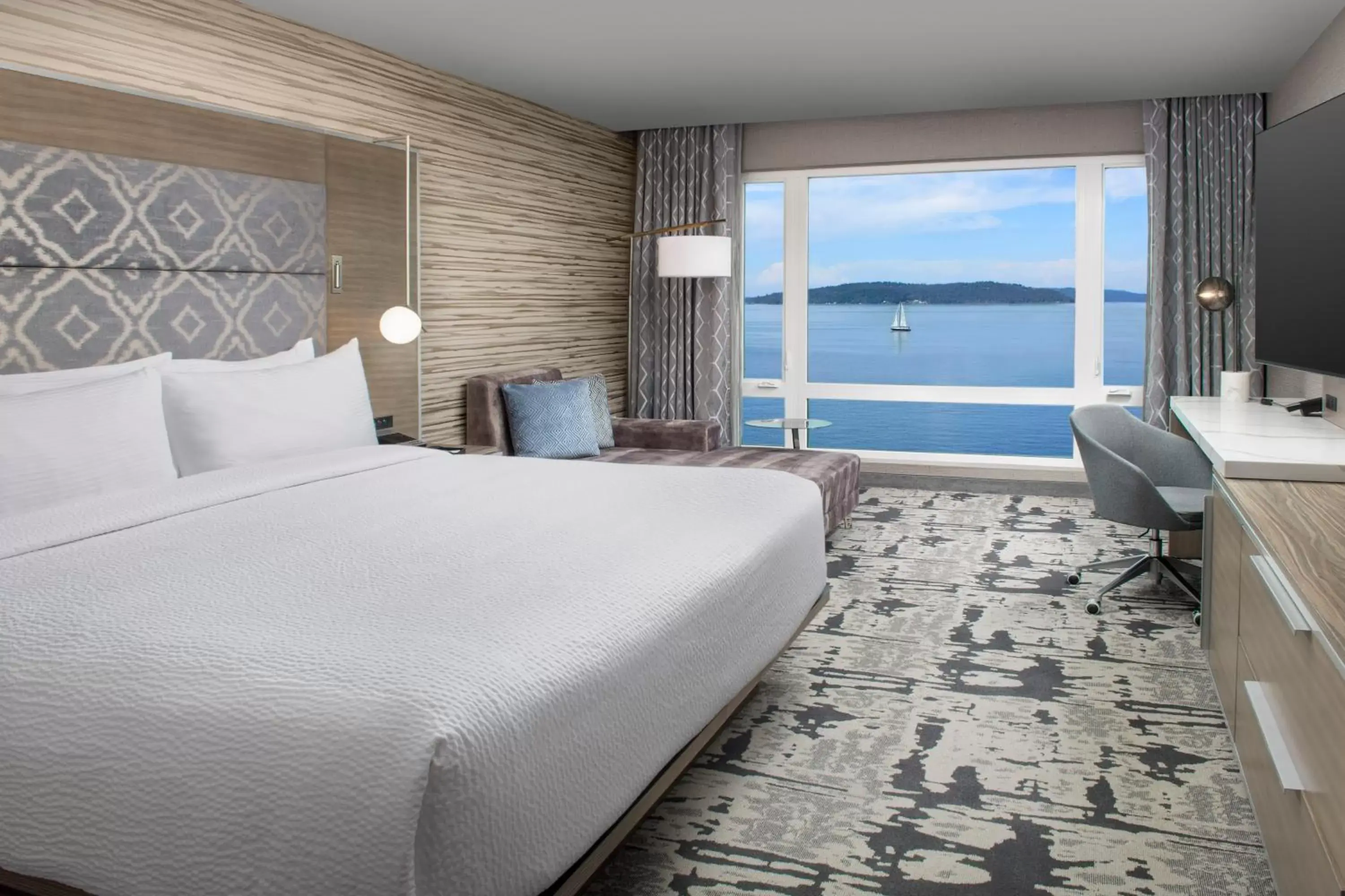 King Room with Sea View in Silver Cloud Hotel Tacoma at Point Ruston Waterfront King Room with Sea View in Silver Cloud Hotel Tacoma at Point Ruston Waterfront