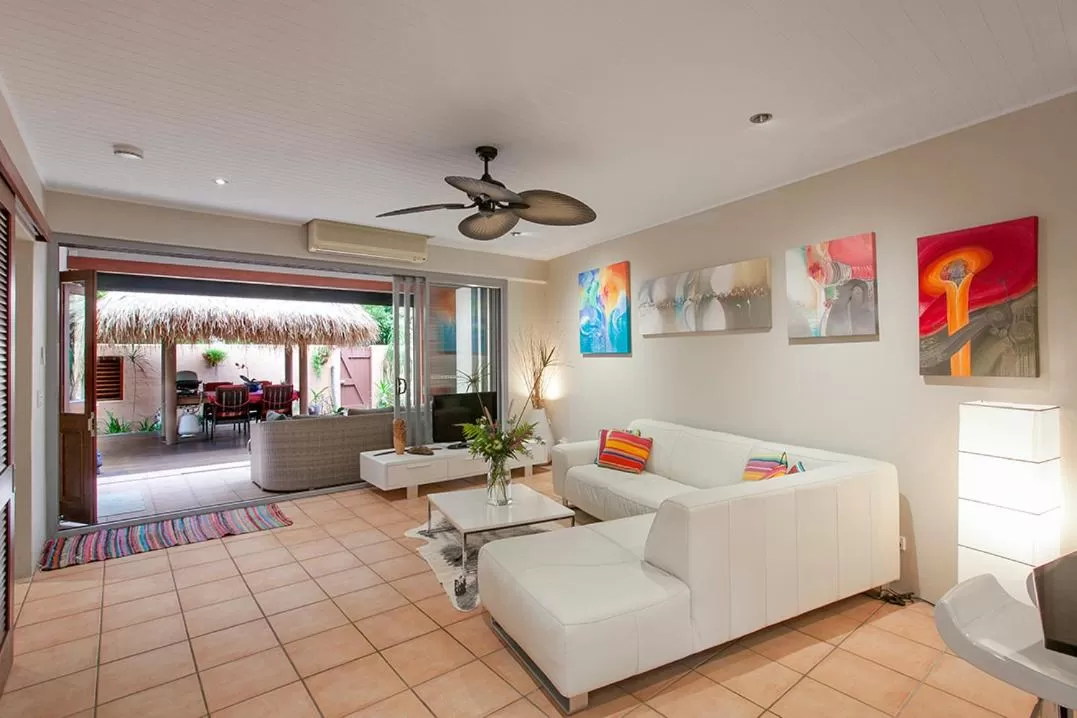 Living room, Seating Area in L'Auberge Noosa