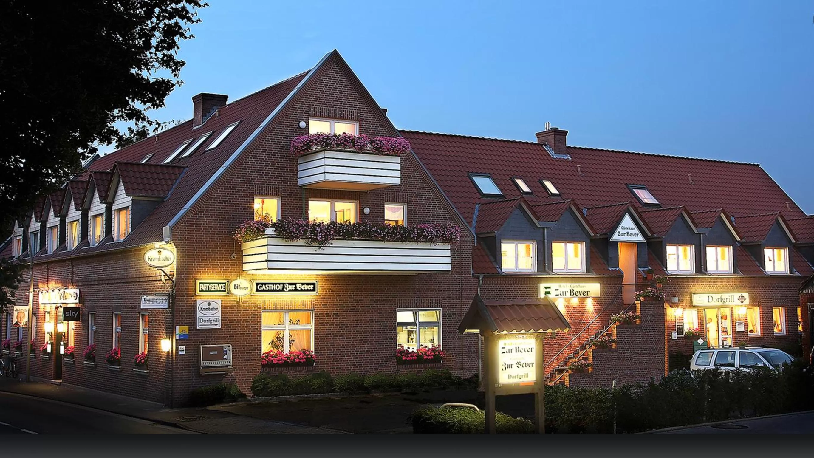 Facade/entrance in Hotel zur Bever