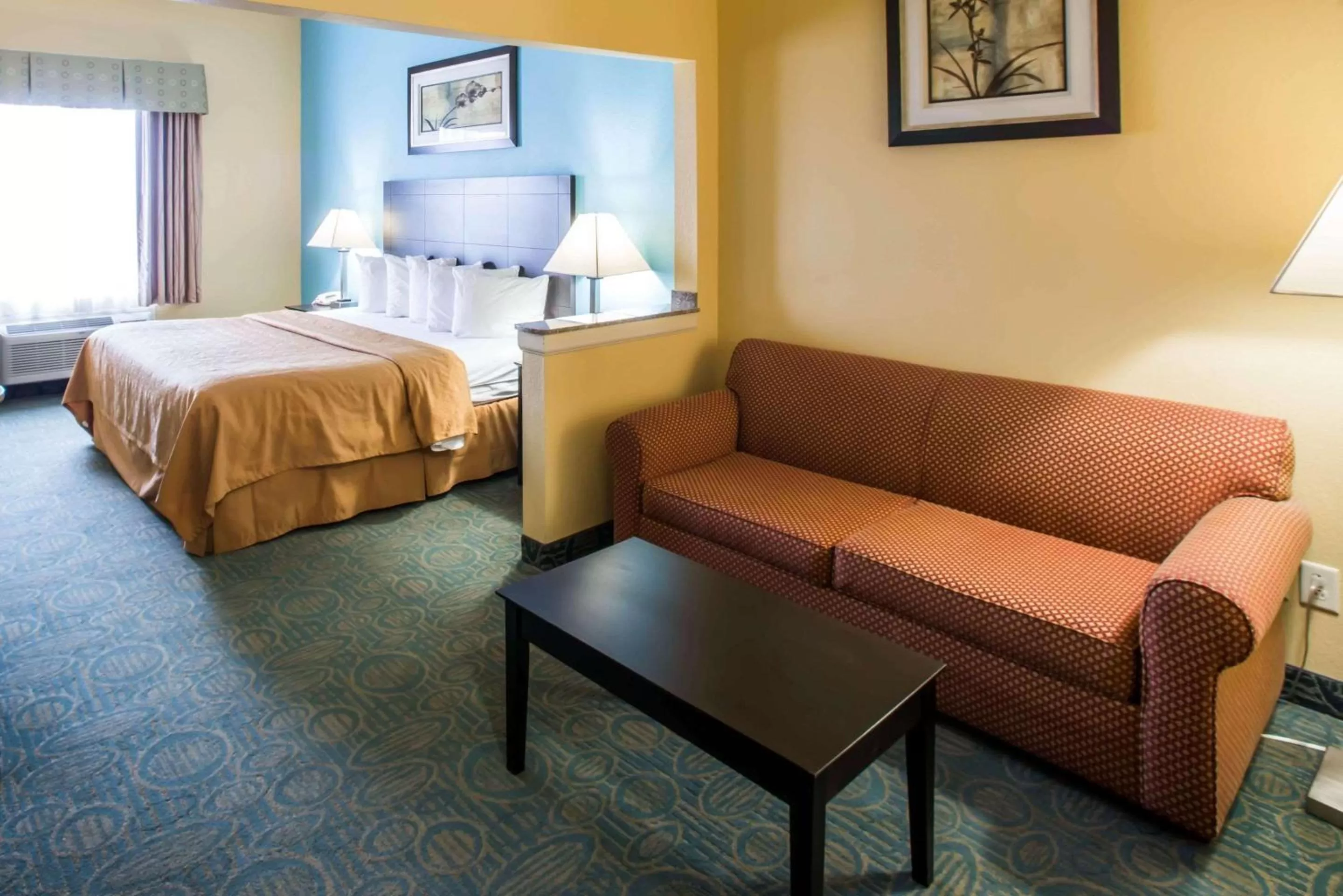 Photo of the whole room, Bed in Quality Inn Litchfield Route 66