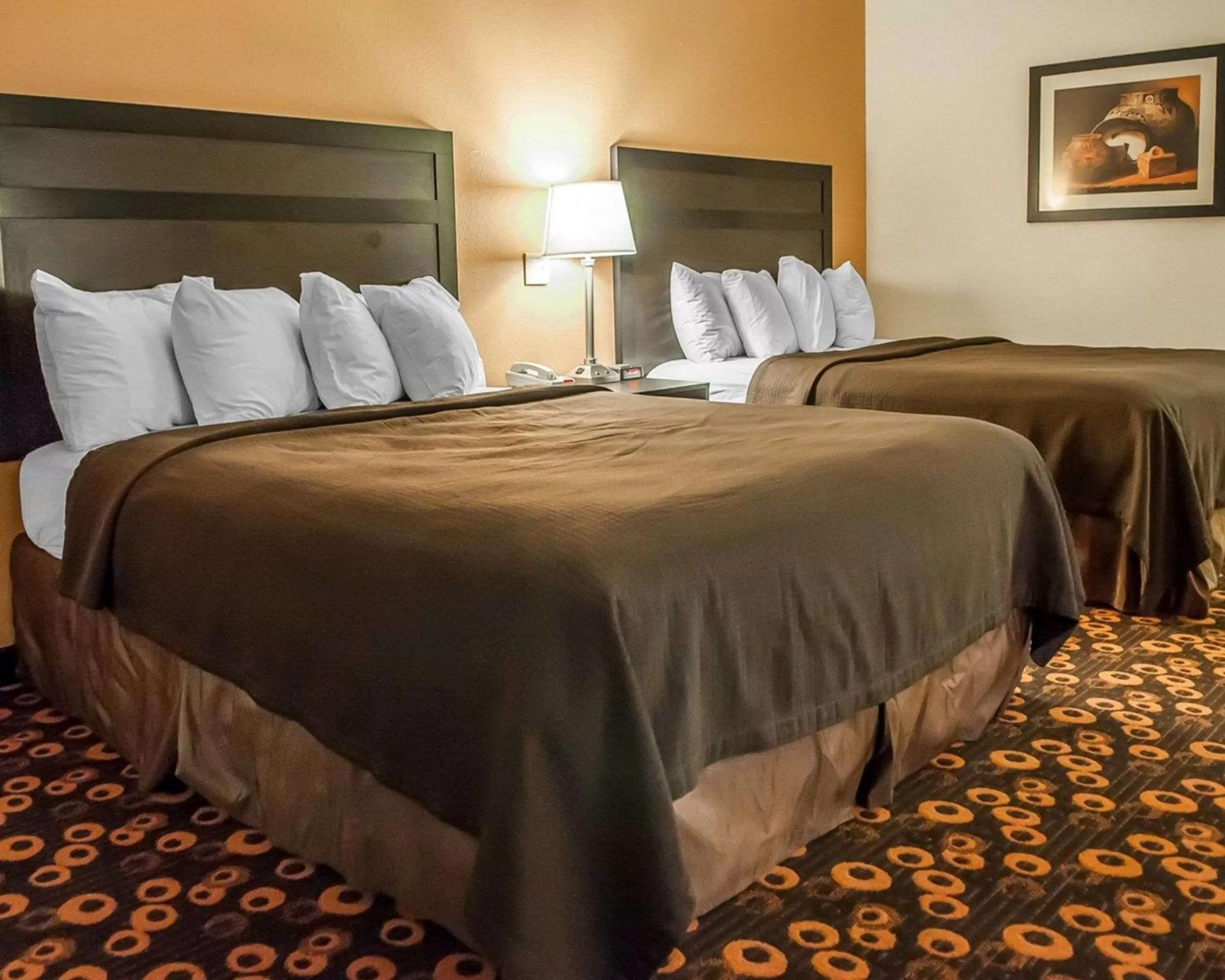 Photo of the whole room, Bed in Econo Lodge Inn & Suites Santa Fe South