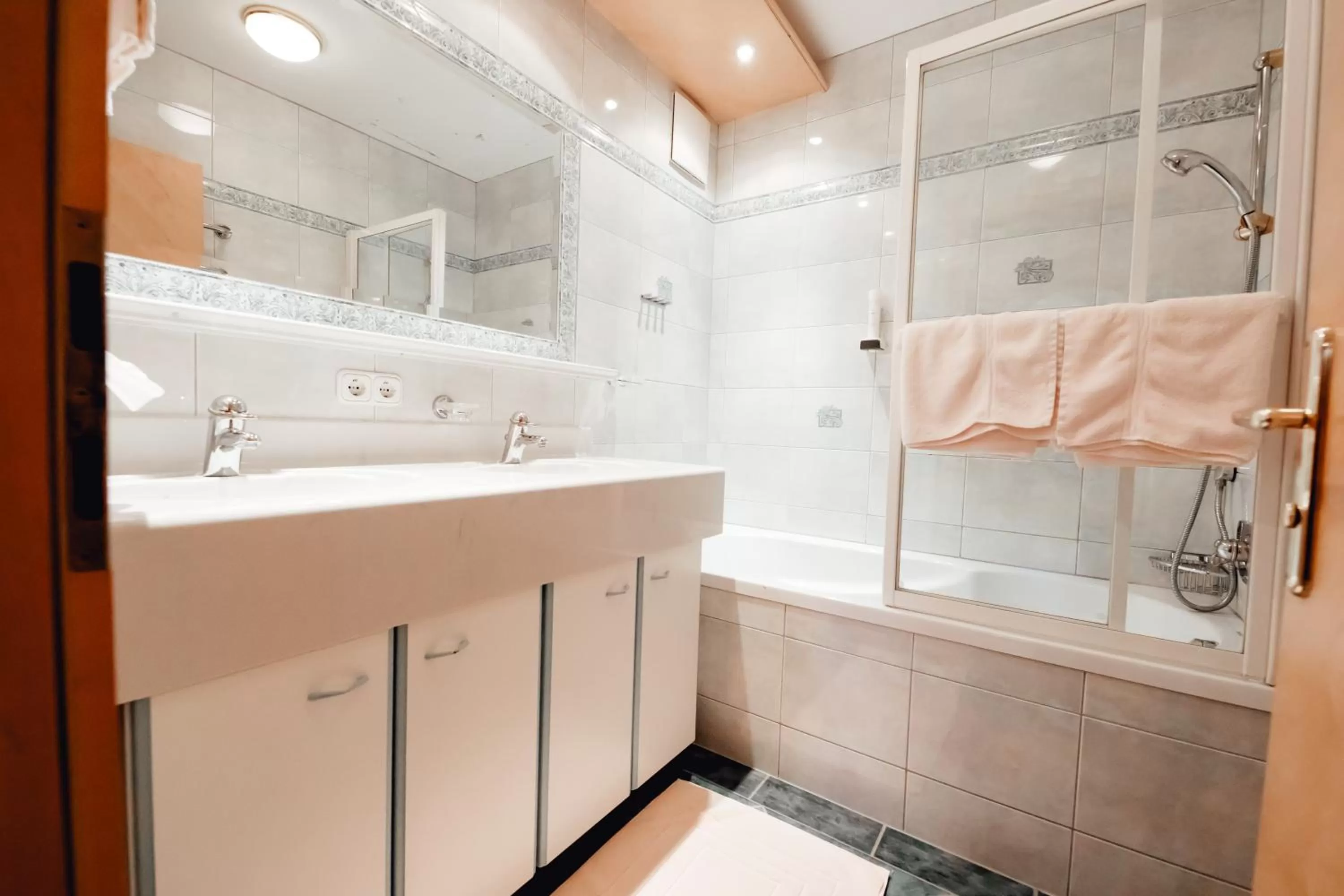 Bathroom in Dandler - Zimmer und Ferienwohnungen