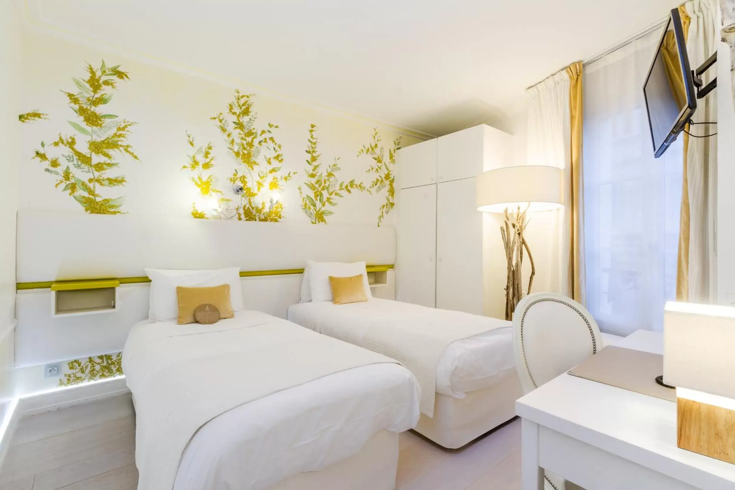 Superior Double or Twin Room in Eiffel Trocadéro Superior Double or Twin Room in Eiffel Trocadéro