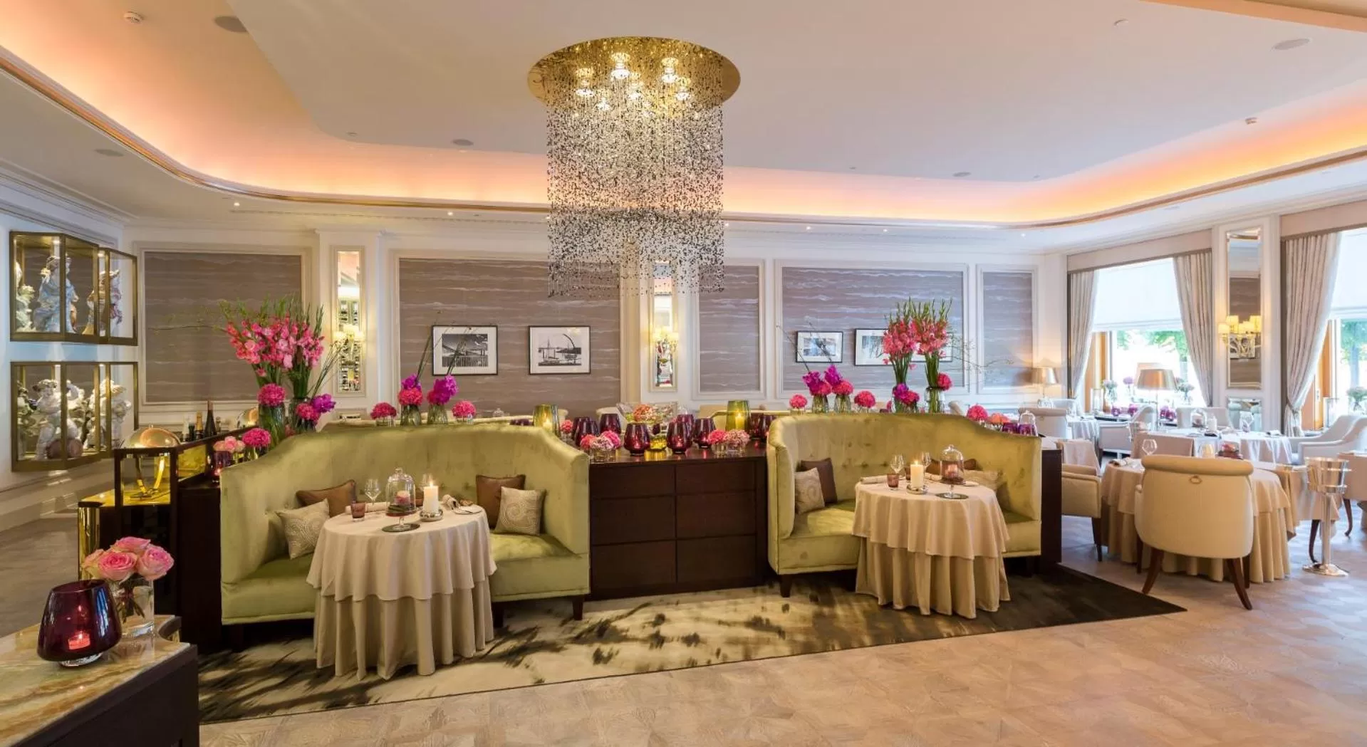 Restaurant/places to eat in Fairmont Hotel Vier Jahreszeiten