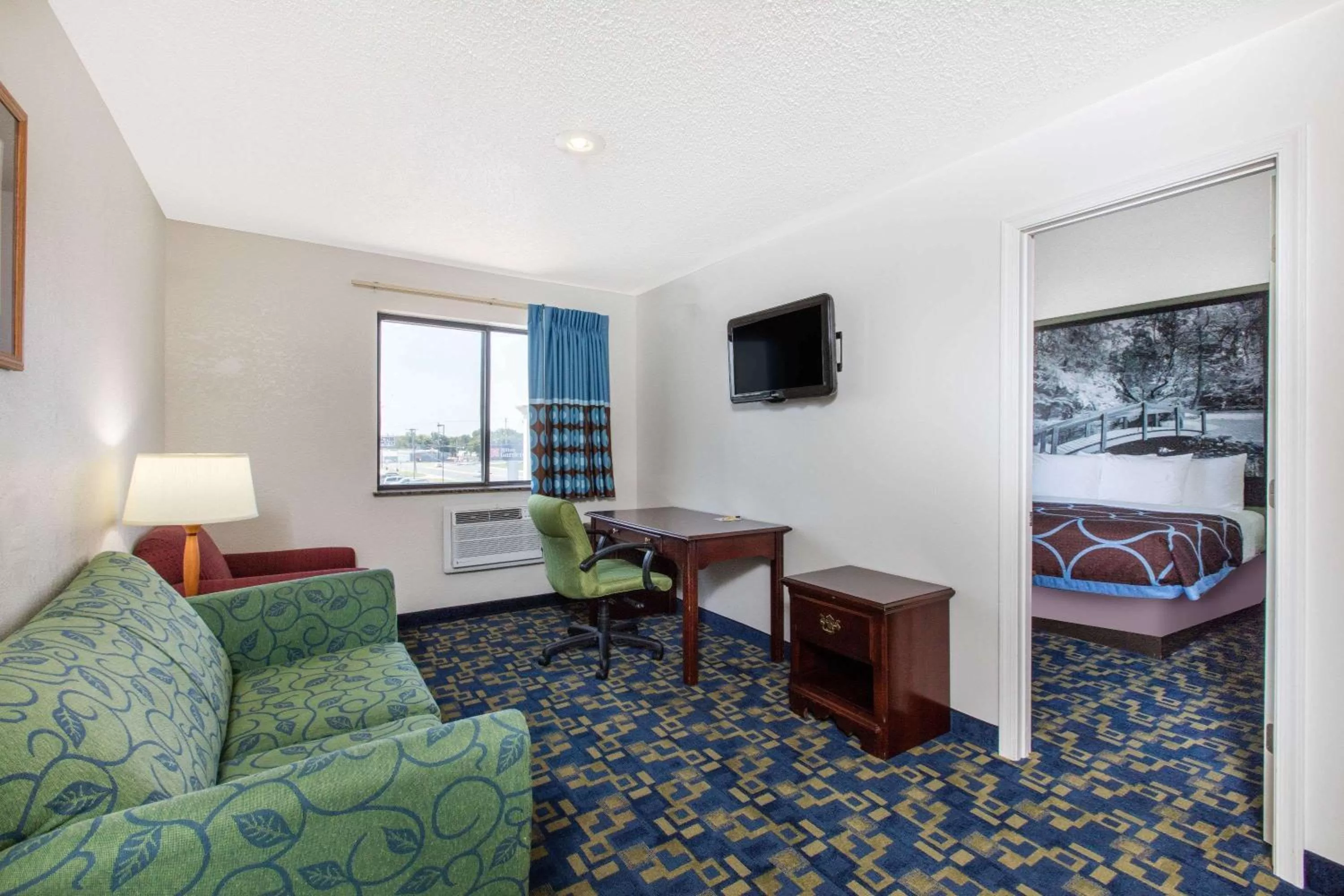 Photo of the whole room, Bed in Super 8 by Wyndham Aberdeen MD