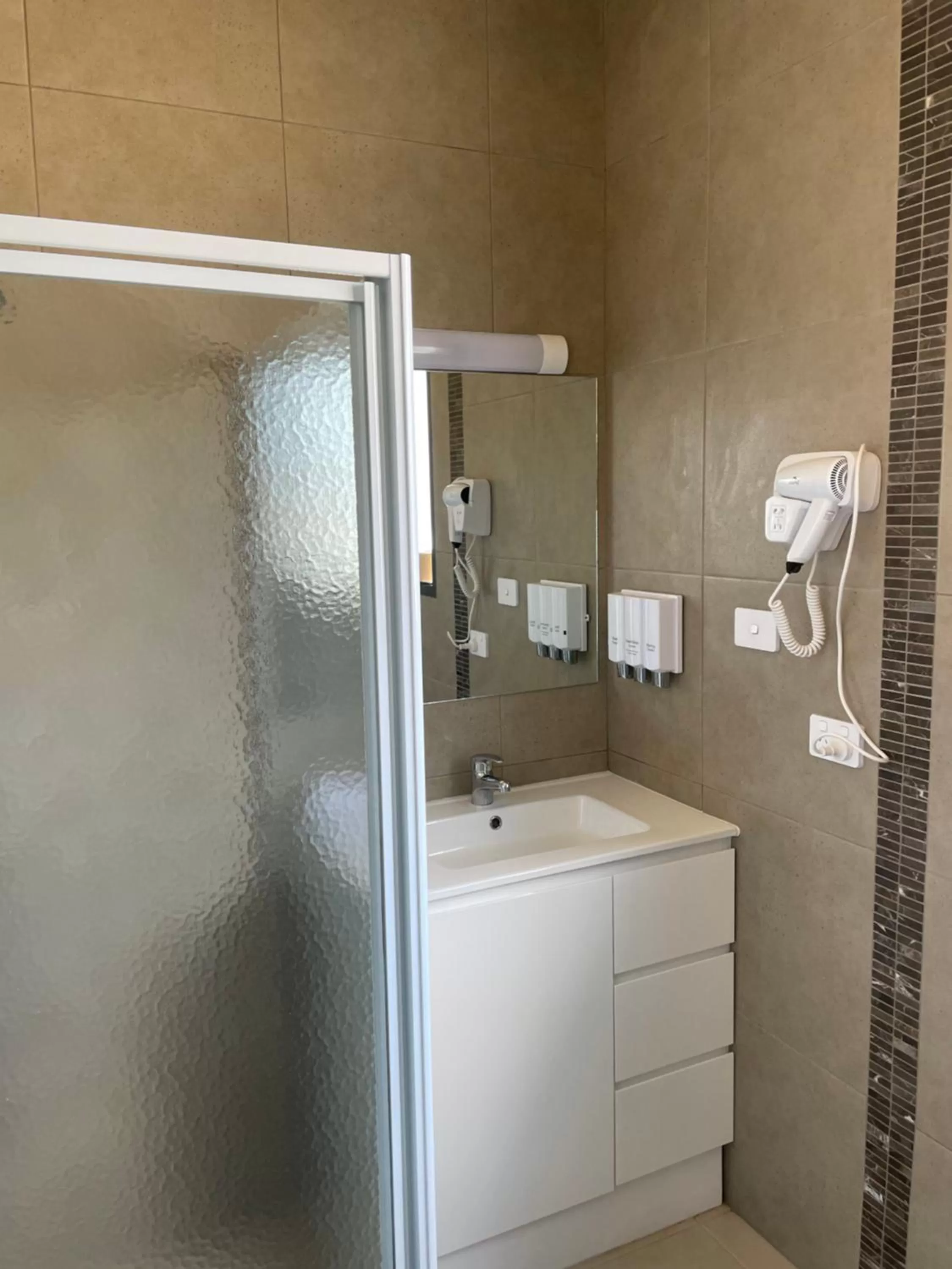 SHEPPARTON MOTOR INN Tudor House Motel