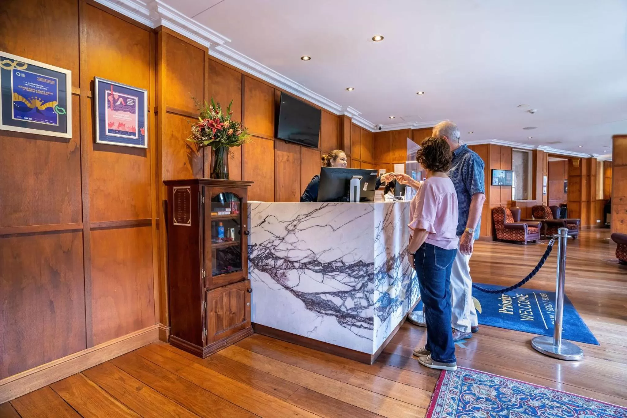 Lobby or reception in Mercure Canberra