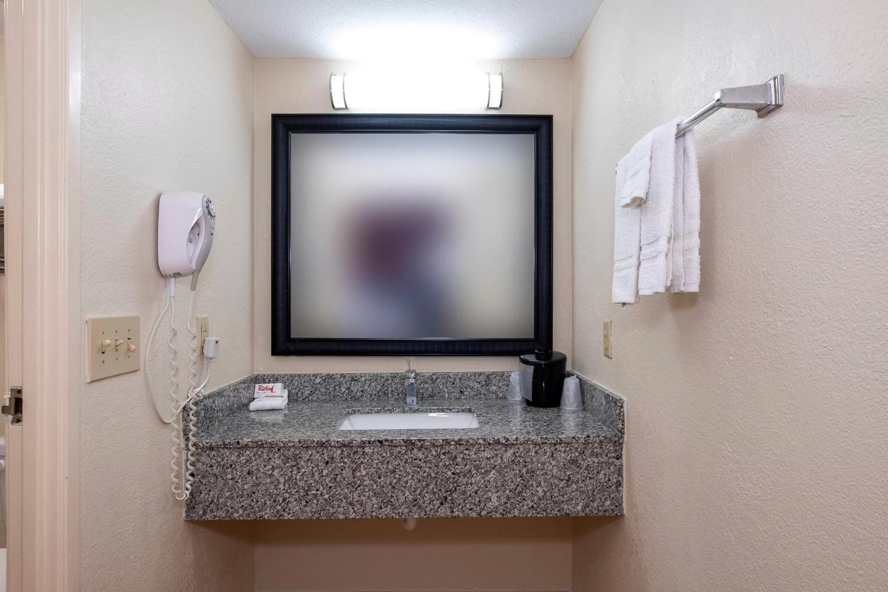 Bathroom in Red Roof Inn Houston North - FM1960 & I-45