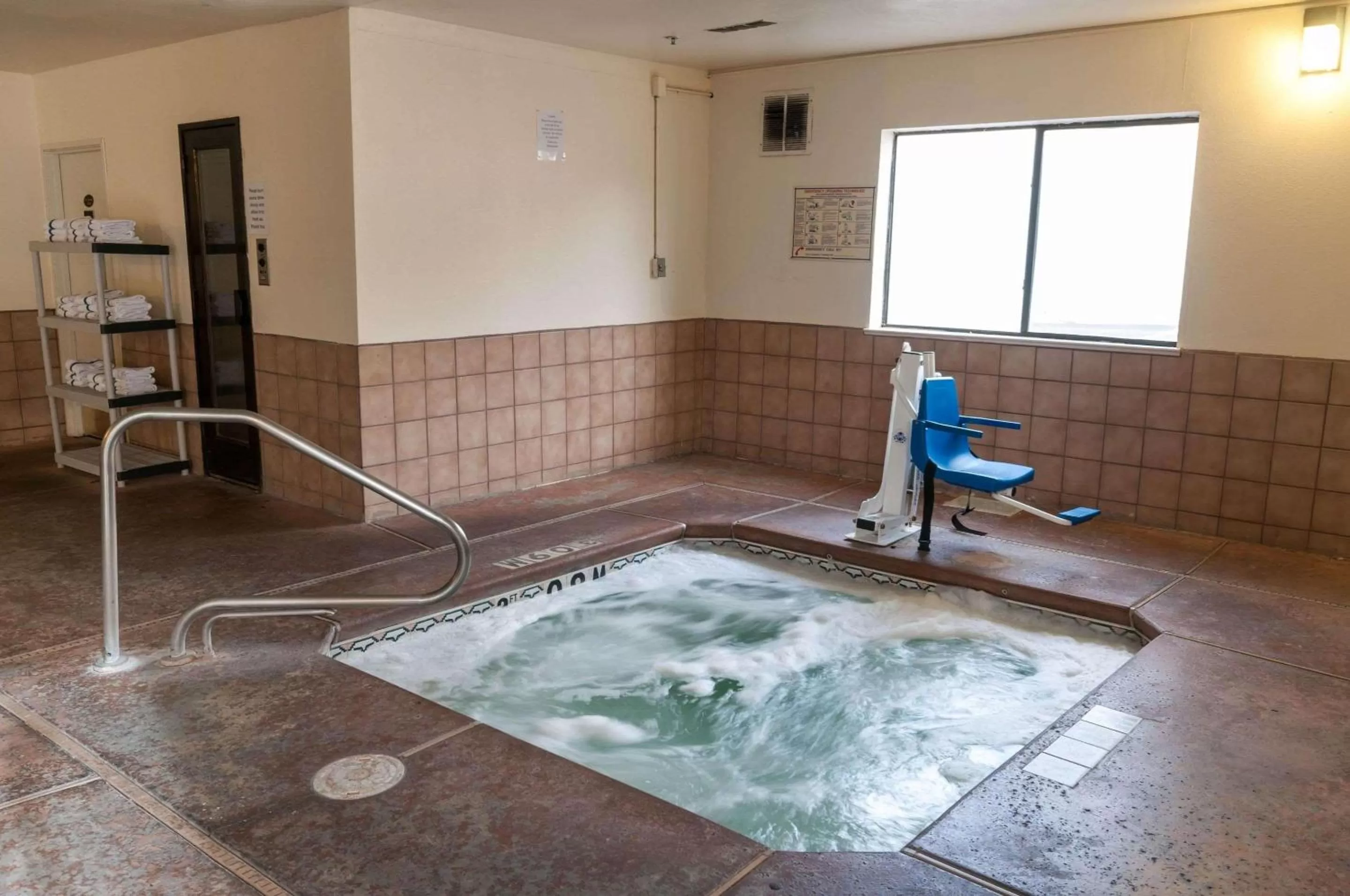 Swimming Pool in Quality Suites Albuquerque Airport