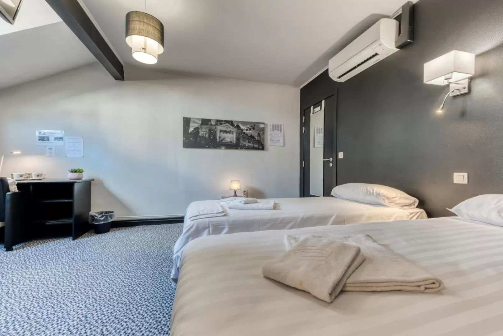 Bedroom, Bed in Hôtel de la Gare